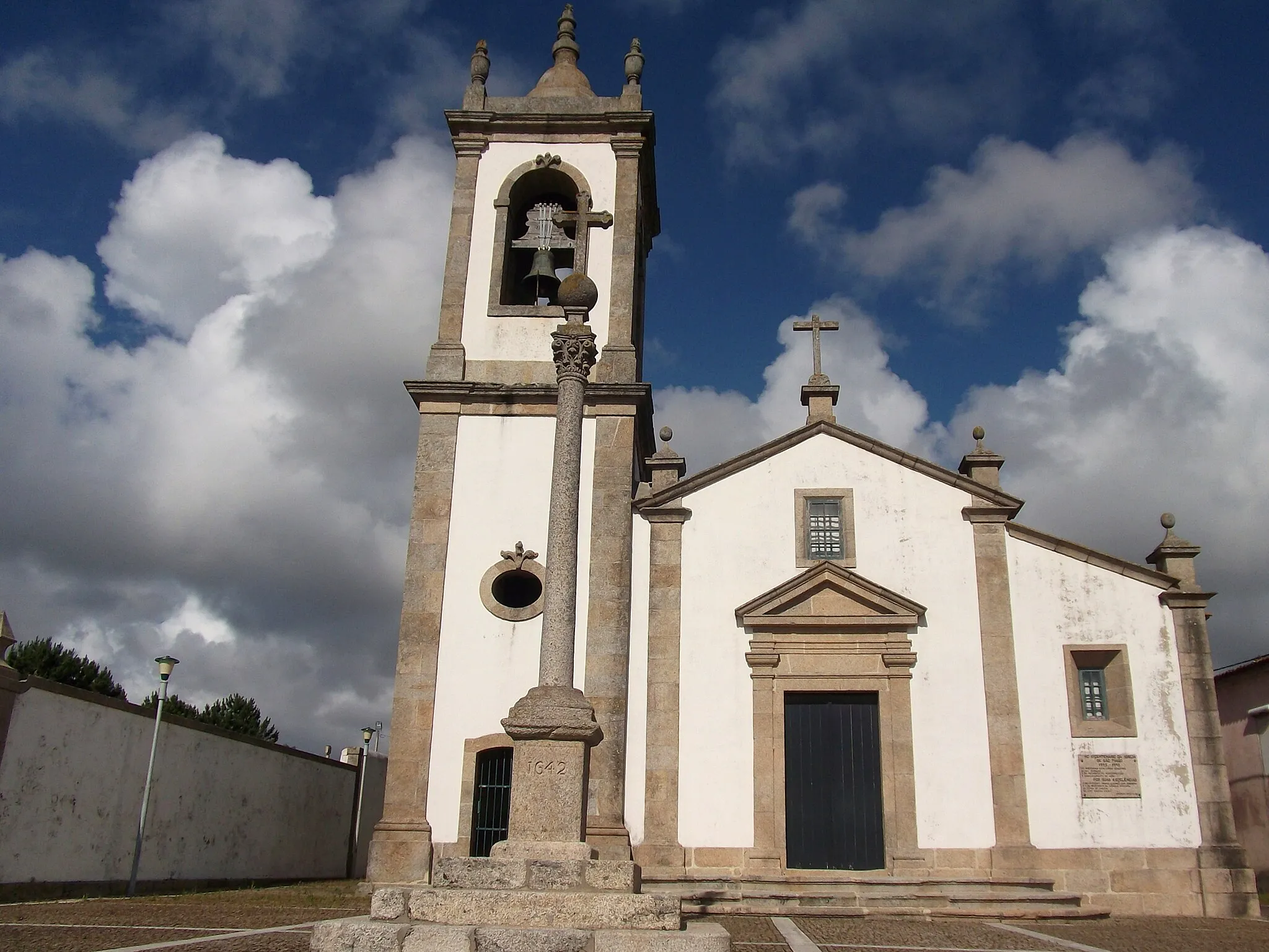 Photo showing: Old Amorim Parish Church