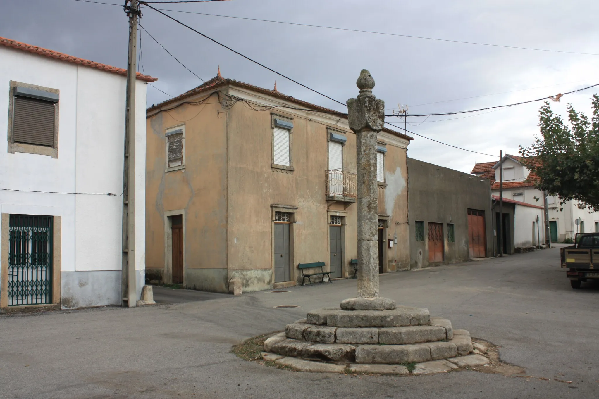 Photo showing: Pelourinho de Castro Vicente - pelourinho em Mogadouro, Portugal