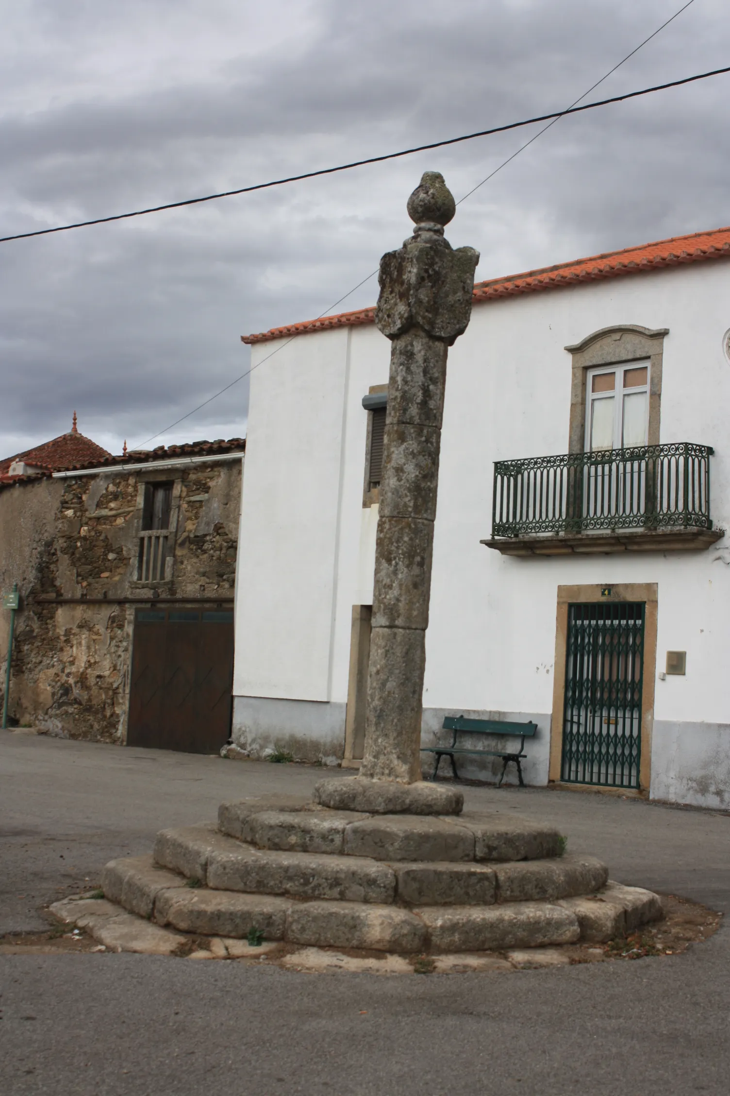 Photo showing: Pelourinho de Castro Vicente - pelourinho em Mogadouro, Portugal