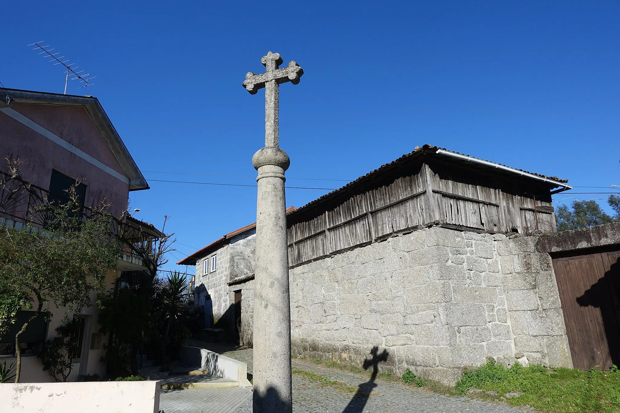 Photo showing: Parada pillory, Parada, Vieira do Minho, Portugal.