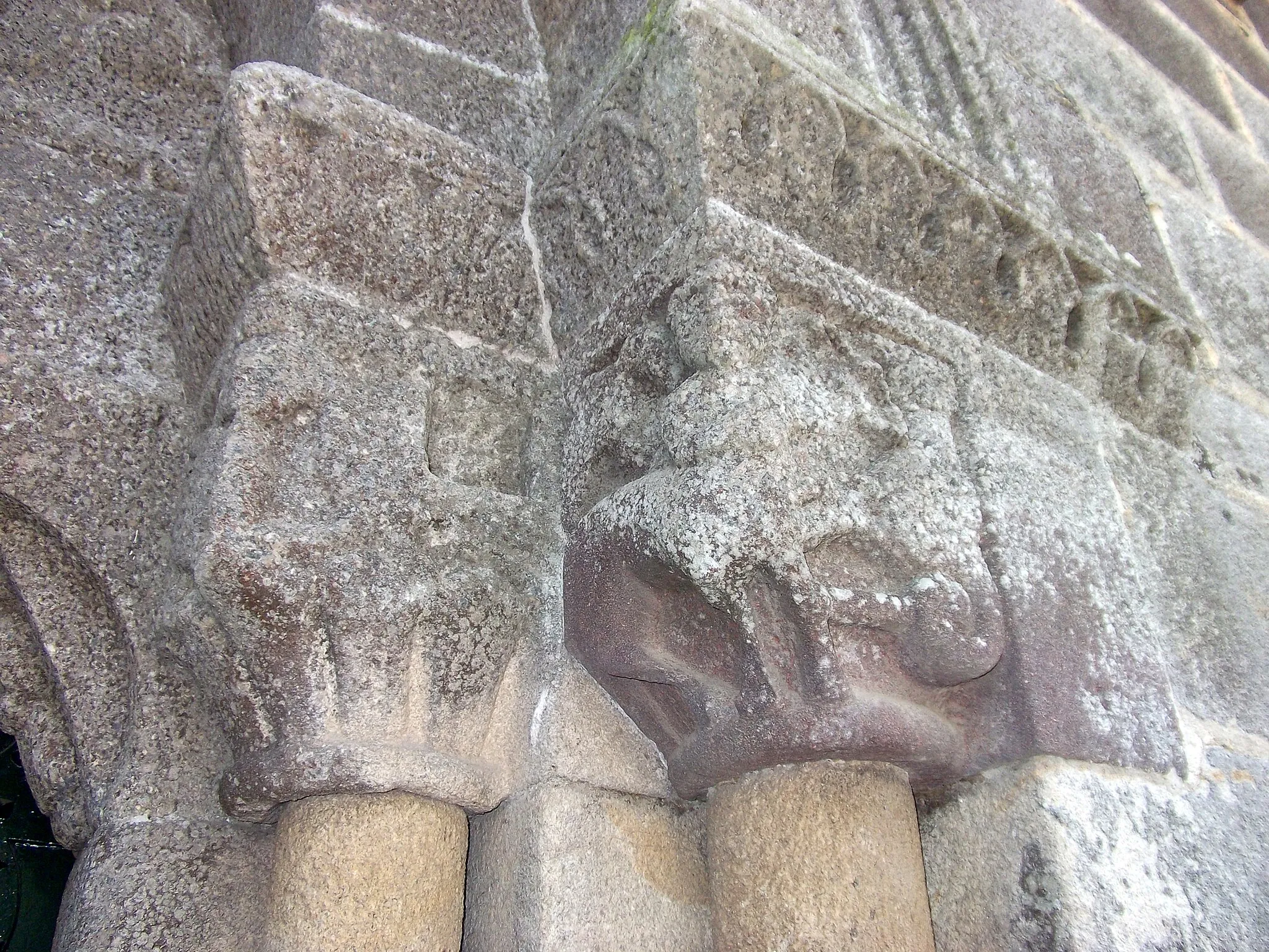 Photo showing: Rio Mau Romanesque Church