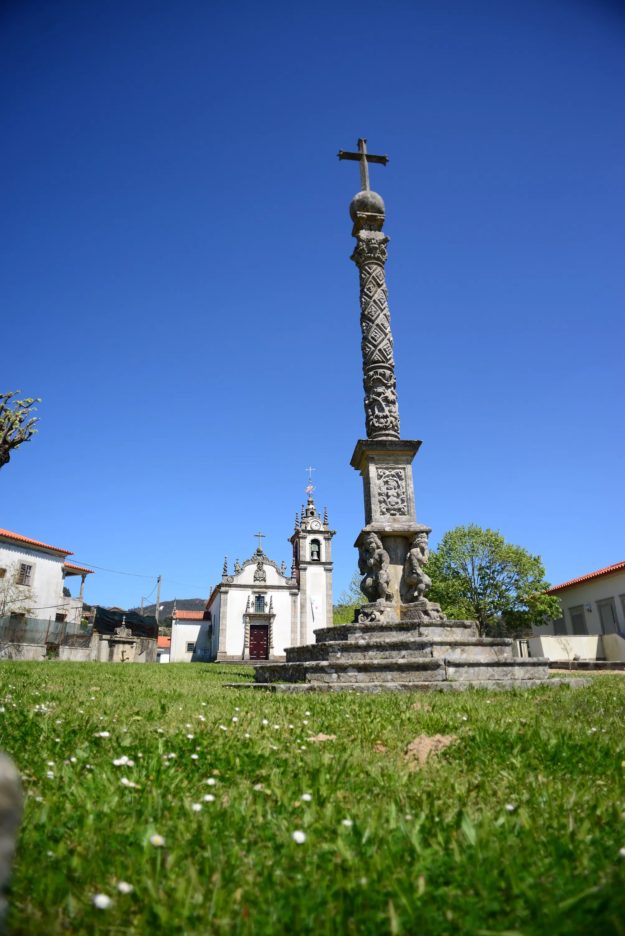 Photo showing: Cruzeiro de Roge - cruzeiro no concelho de Vale de Cambra, Portugal