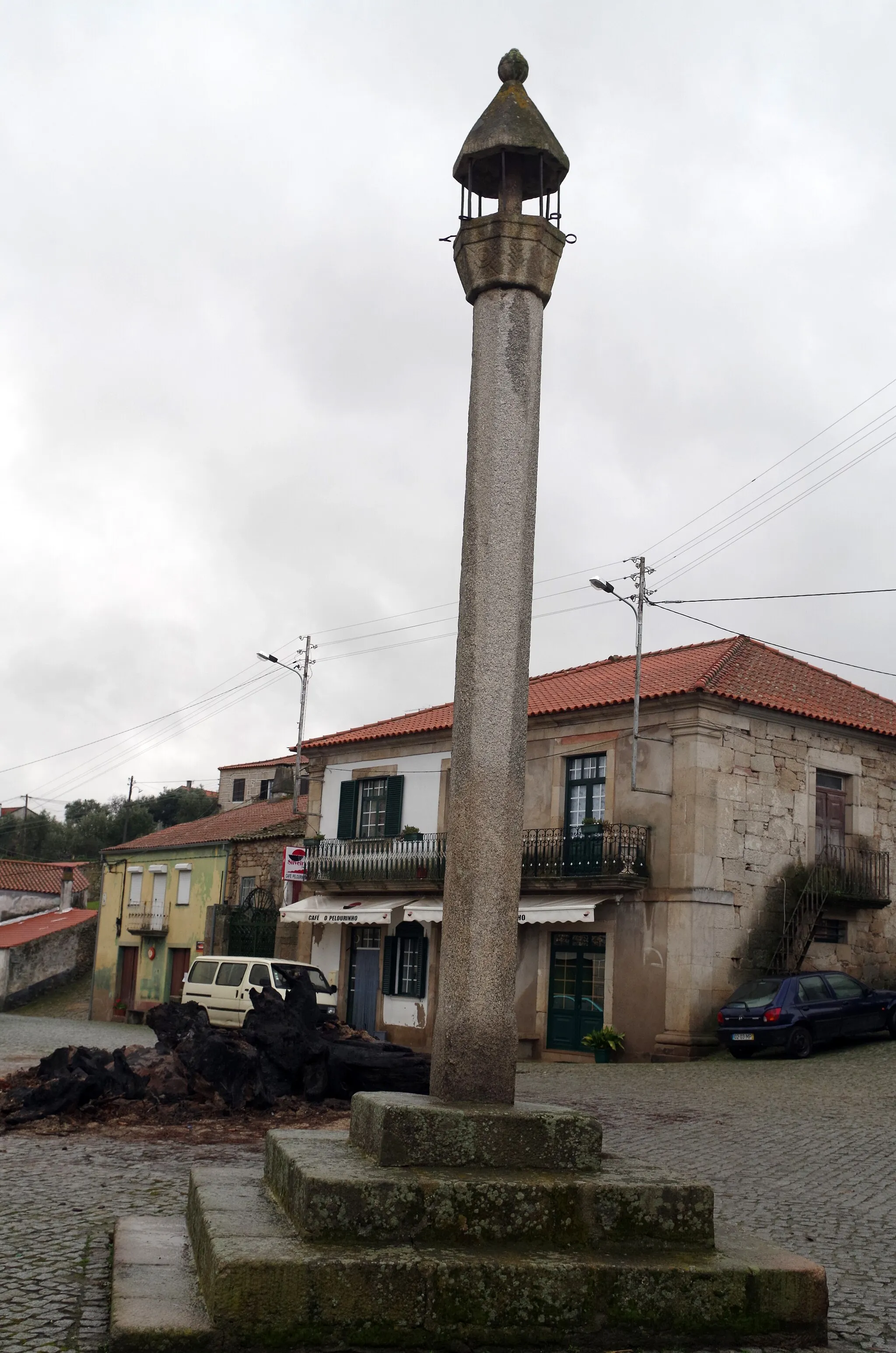 Photo showing: Pillory in Aveloso (Guarda, Portugal).