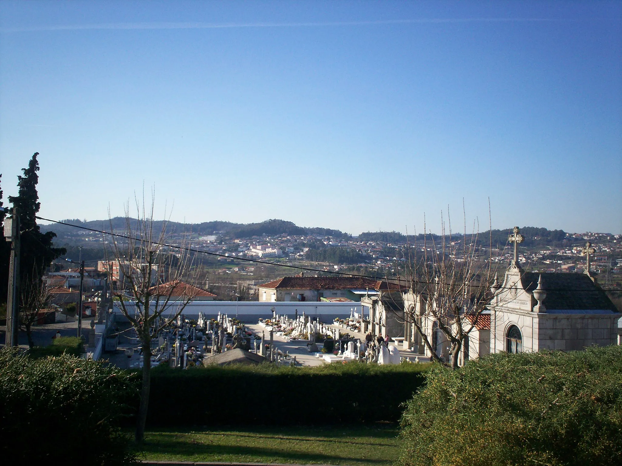 Photo showing: Parte do cemitério de Riba de Ave