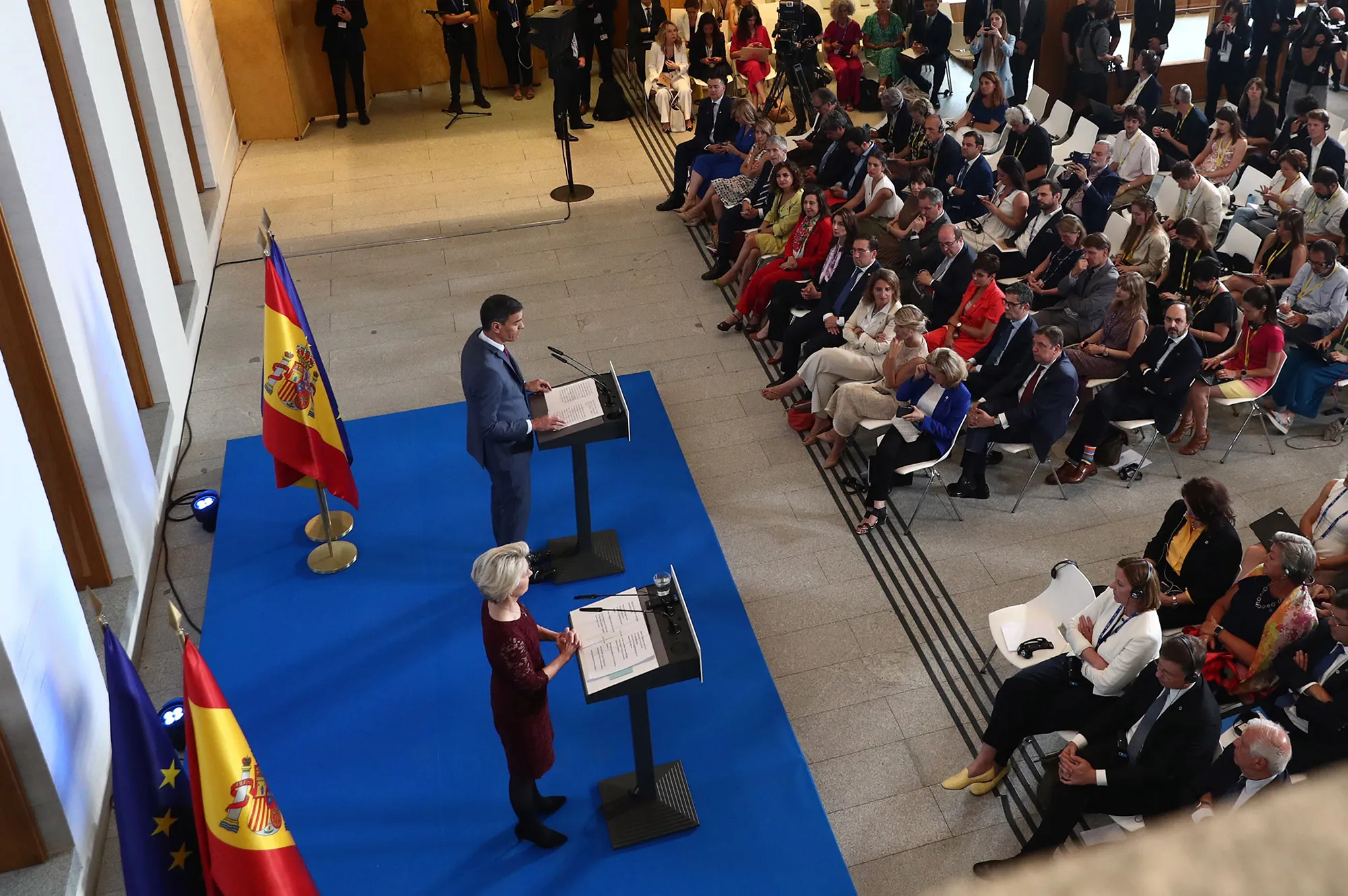 Photo showing: Comparecencia conjunta del presidente del Gobierno, Pedro Sánchez, y la presidenta de la Comisión Europea, Ursula von der Leyen, tras la reunión plenaria.