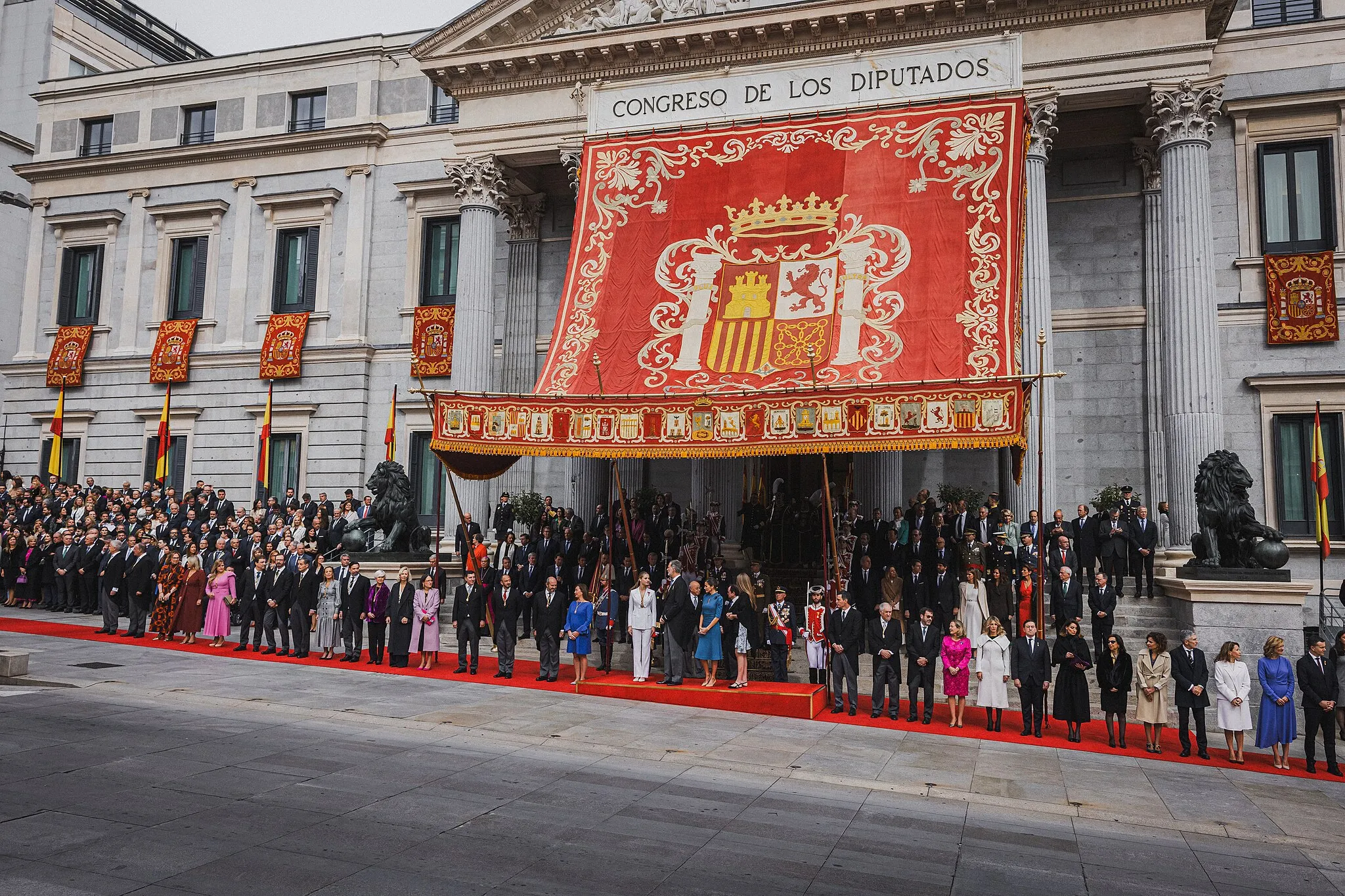 Photo showing: El Congreso de los Diputados engalonado para la jura princesa Leonor.