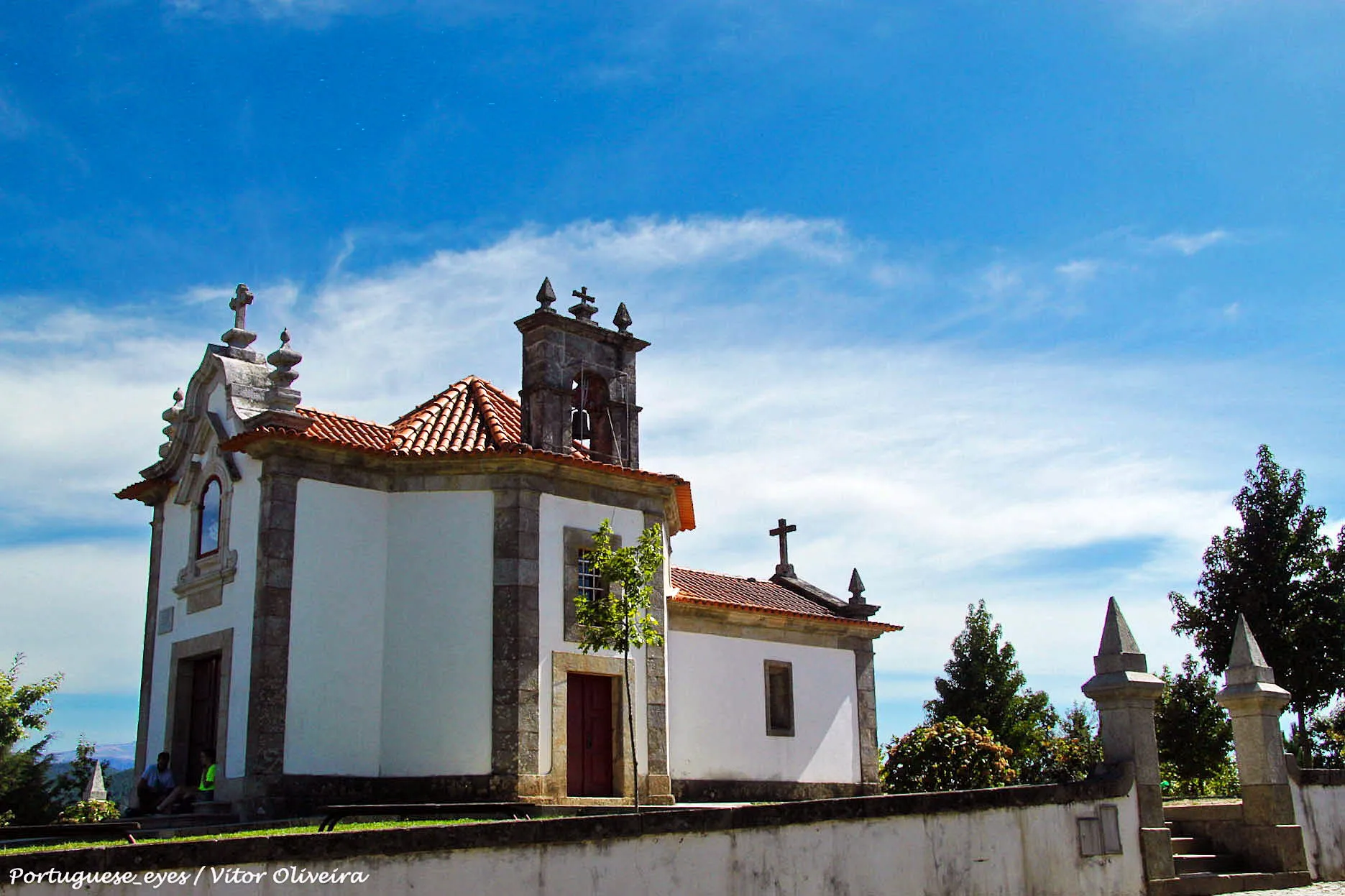 Photo showing: Capela barroca de nave octogonal e capela-mor retangular. No interior apresenta tetos de estuque e madeira, coro-alto, púlpito no lado do Evangelho e retábulos de caráter popular. www.allaboutportugal.pt/pt/mondim-de-basto/monumentos/cap...