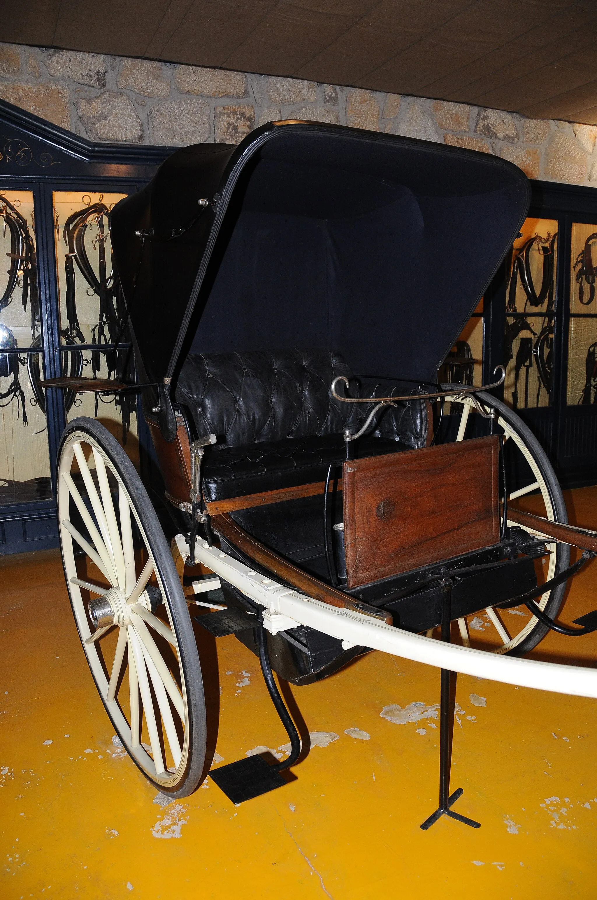 Photo showing: Tilbury carriage in Geraz do Lima Carriage museum.