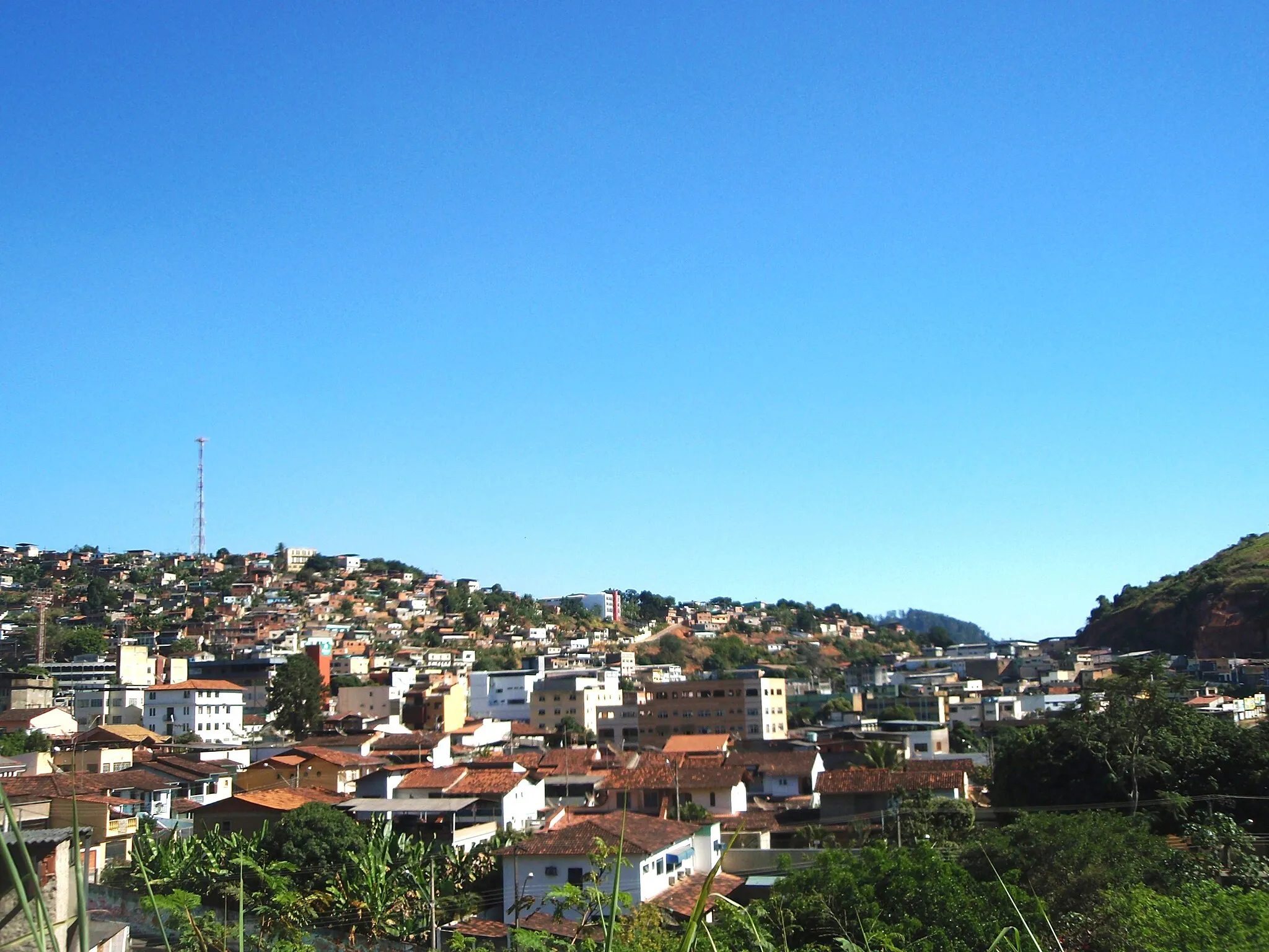 Photo showing: Partial view of the Professores, Nossa Senhora do Carmo (Morro do Carmo) and Todos os Santos neighborhoods, in Coronel Fabriciano, Minas Gerais, Brazil.