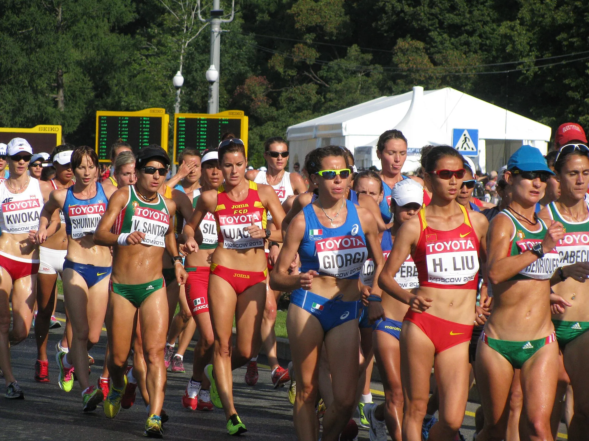 Photo showing: Women's 20 kilometres walk at the 2013 World Championships in Athletics