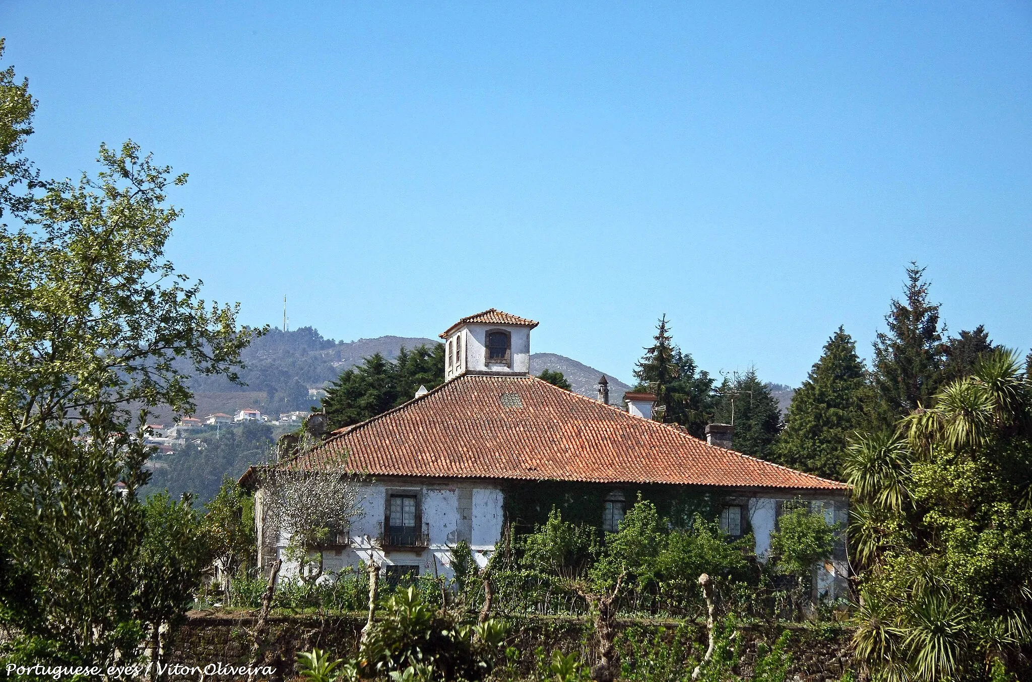 Photo showing: Casa tipo palacete, de estilo eclético, com planta retangular e capela no interior. Atualmente, para além de casa particular, é um centro de produção agrícola. Esta casa esteve ligada aos momentos mais significativos da História de Portugal e por ela passaram personalidades de grande prestígio, como Camilo Castelo Branco, José Régio ou o Bispo Trindade Salgueiro. www.igogo.pt/casa-de-sa/