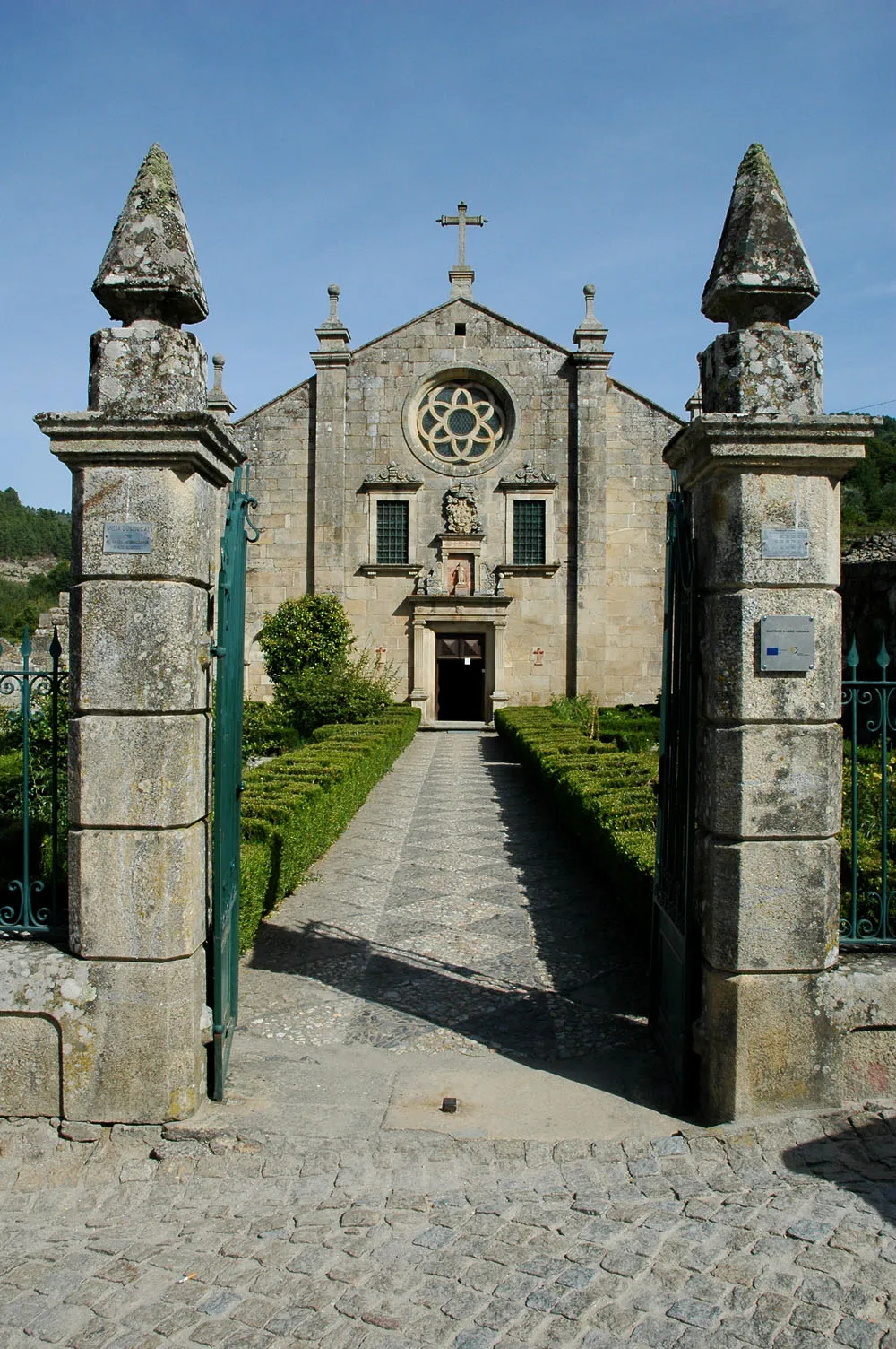 Photo showing: Convento de São João de Tarouca, localizado na encosta da Serra de Leomil, no distrito de Viseu