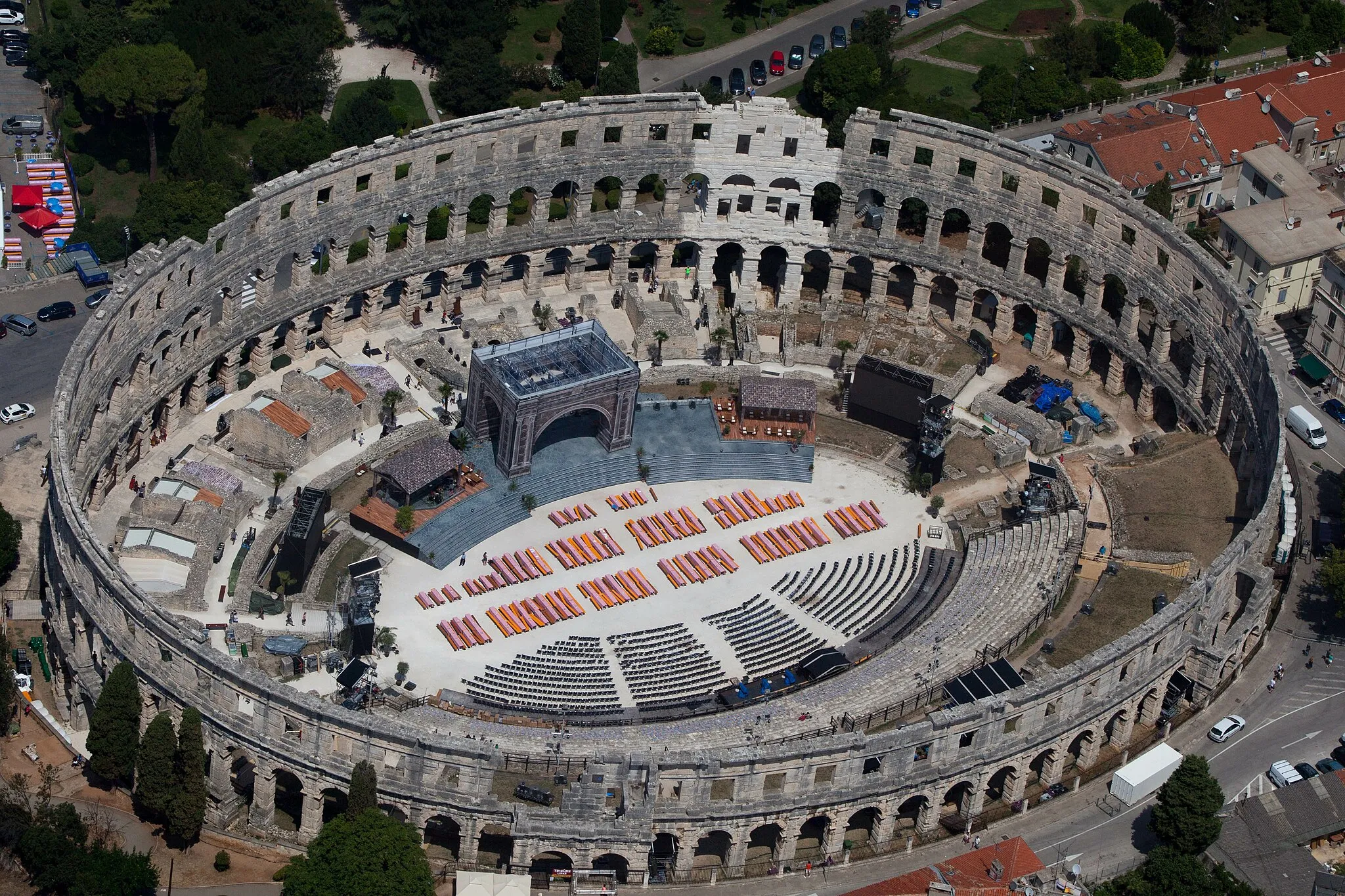 Photo showing: The new old amphitheater in Pula, Istria. Built around 0 AD/BC and one of the largest remaining in the world. https://en.wikipedia.org/wiki/Pula_Arena