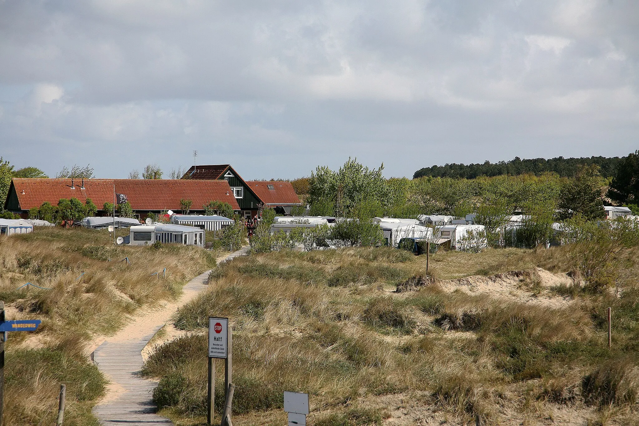 Photo showing: Camping Amrum Wittdün, pitches in the dunes. Amrum is a North Frisian island. It has an area of 20.5 square kilometers (about 6 km long and about 2.5 km wide) and about 2,400 inhabitants live in the 5 island villages. Main place is Nebel.