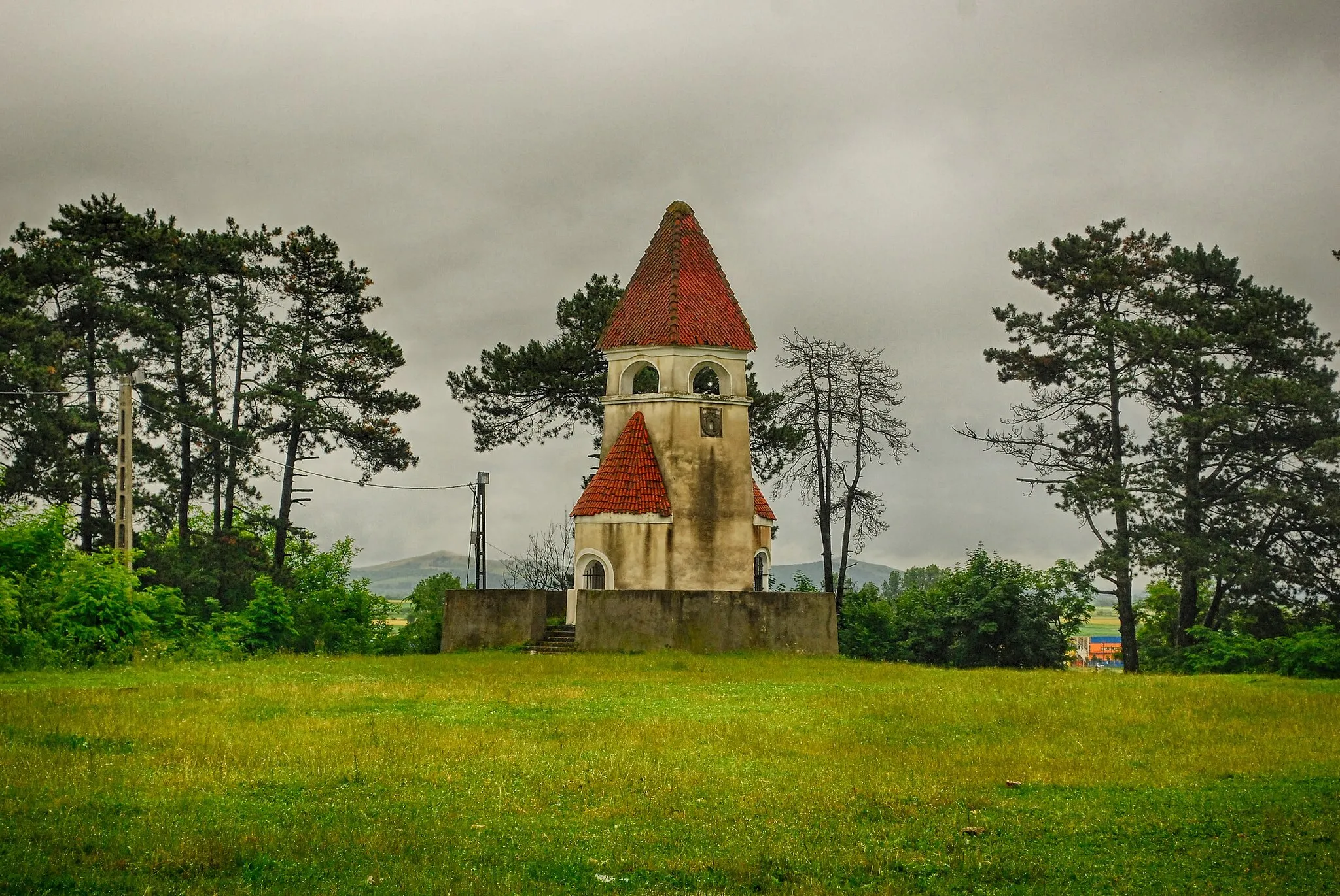 Photo showing: Monument to the Saxon students fallen in 1612 in Feldioara, Brașov County, Romania