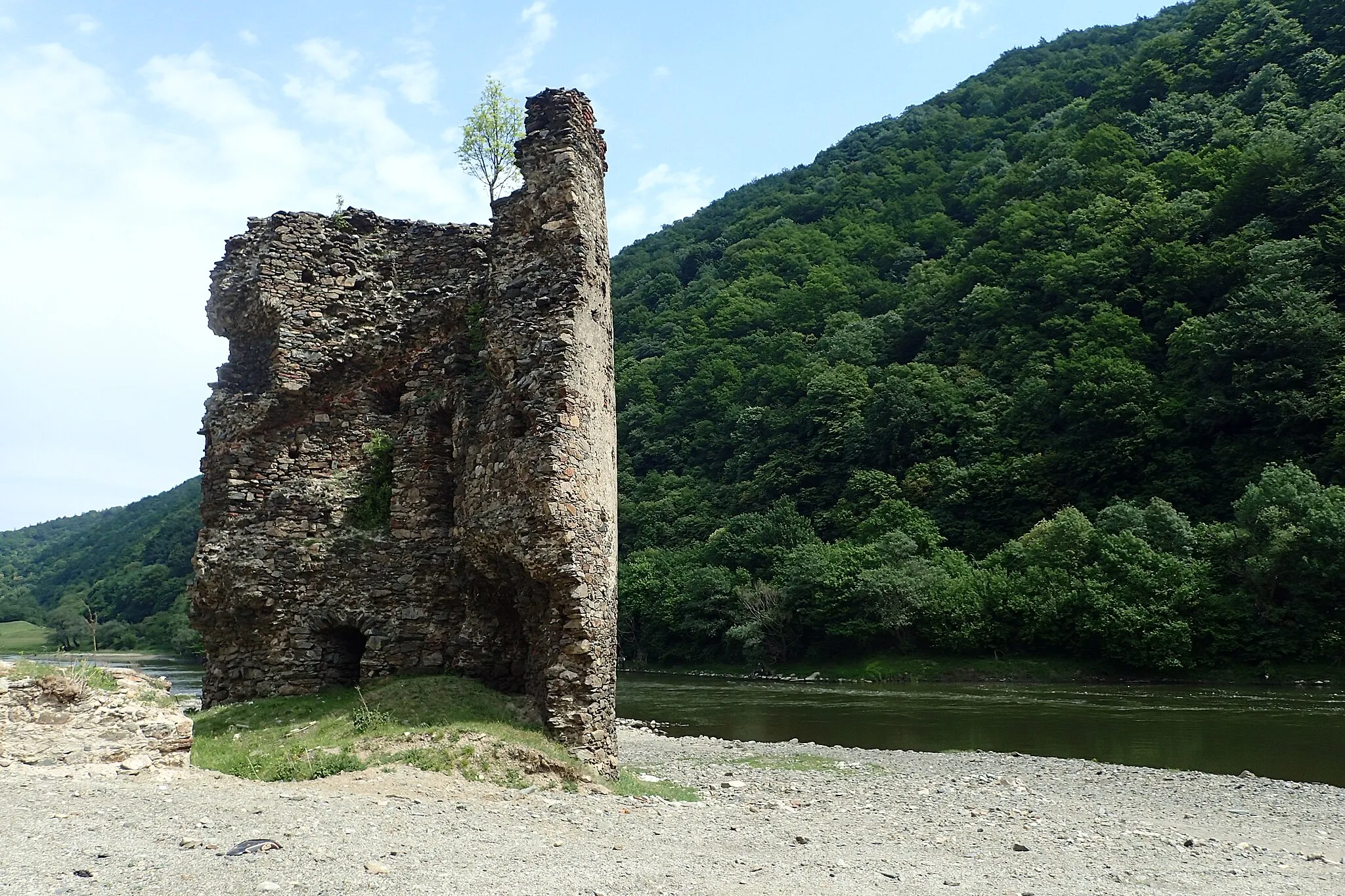 Photo showing: Broken Tower in Boița on Olt River, Sibiu
