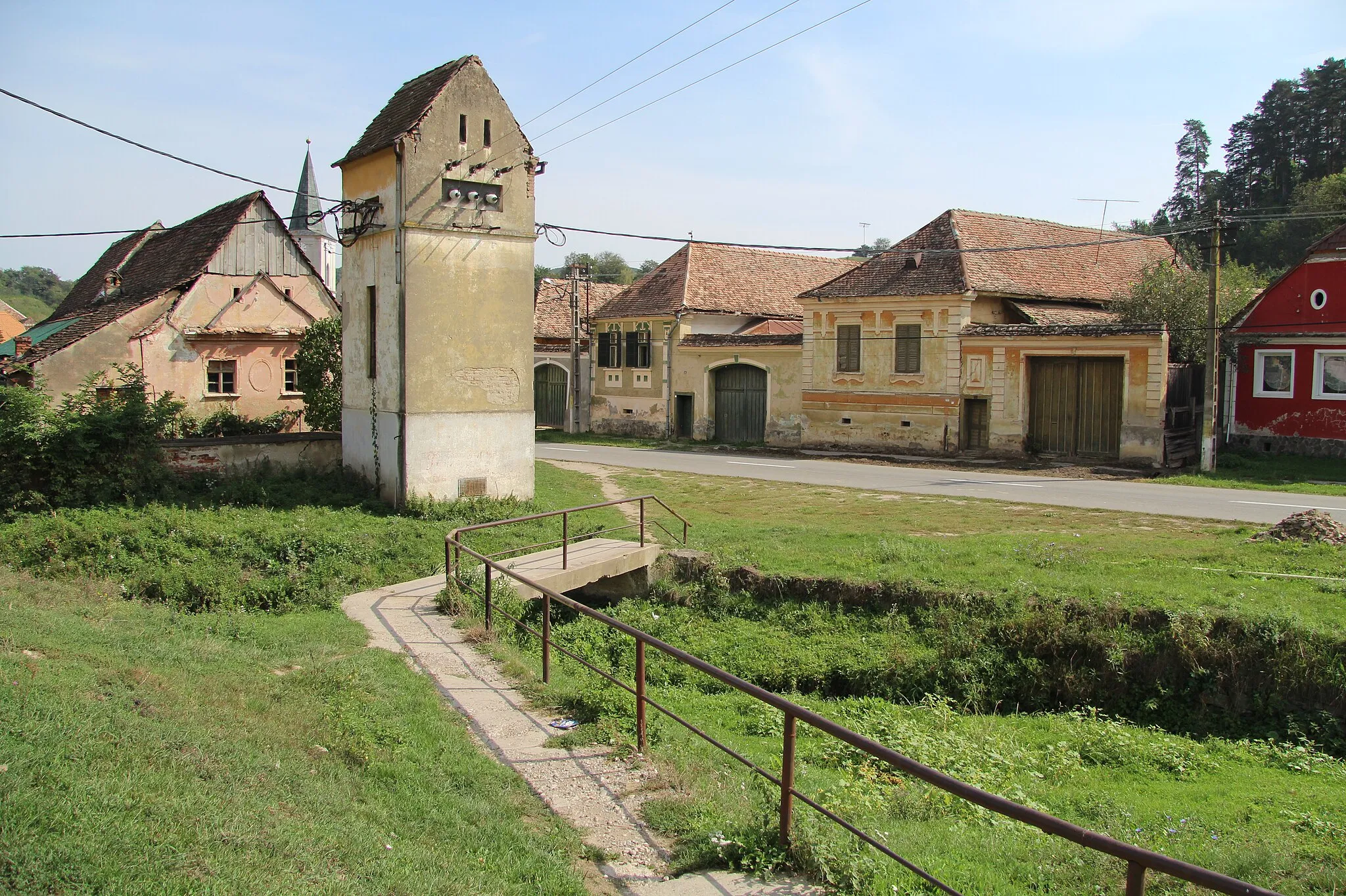 Photo showing: Trafostation (Turmstation) in Reichesdorf (Richis), Rumänien