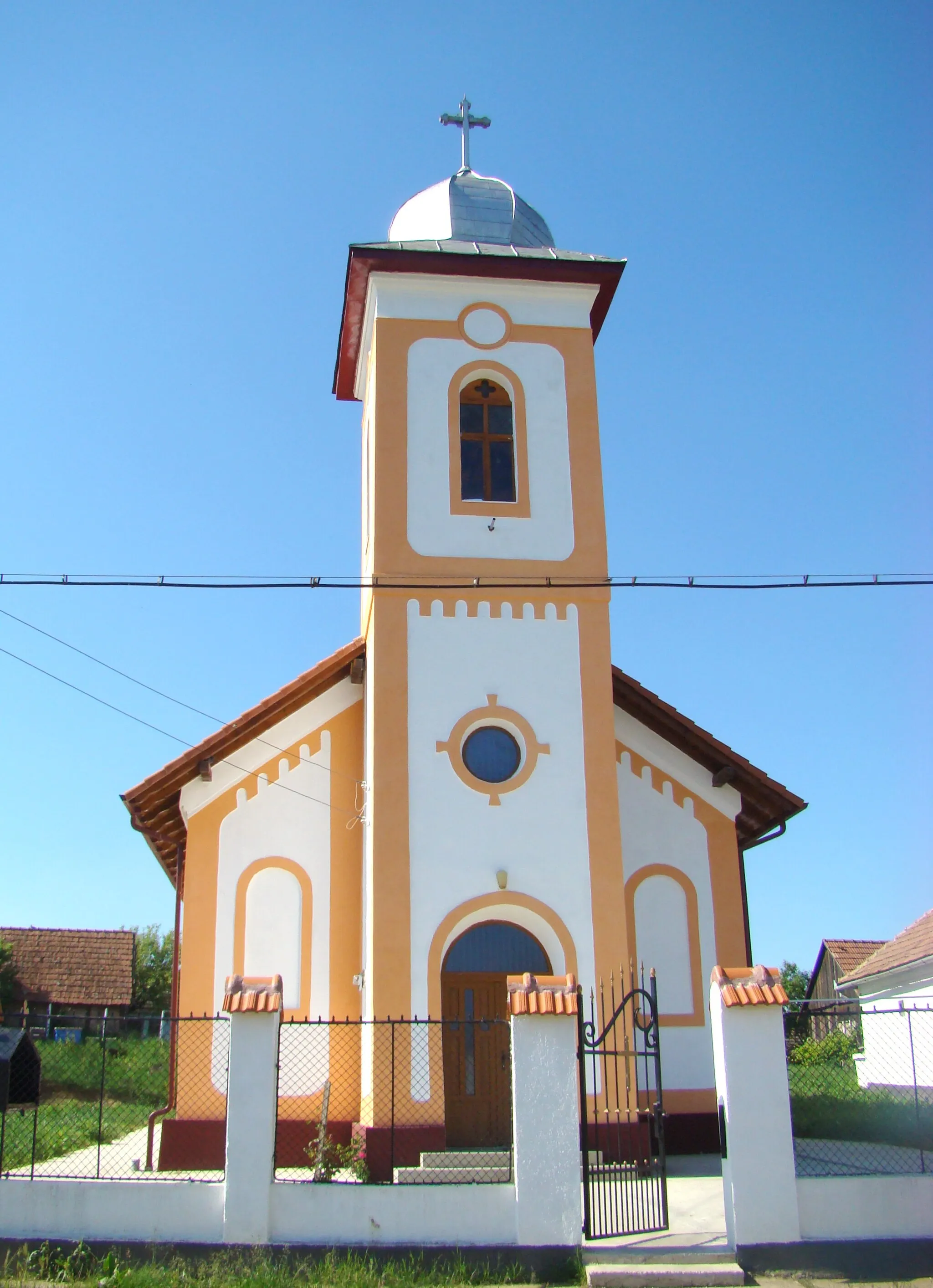 Photo showing: Orthodox church in Sânmiclăuș, Alba county, Romania