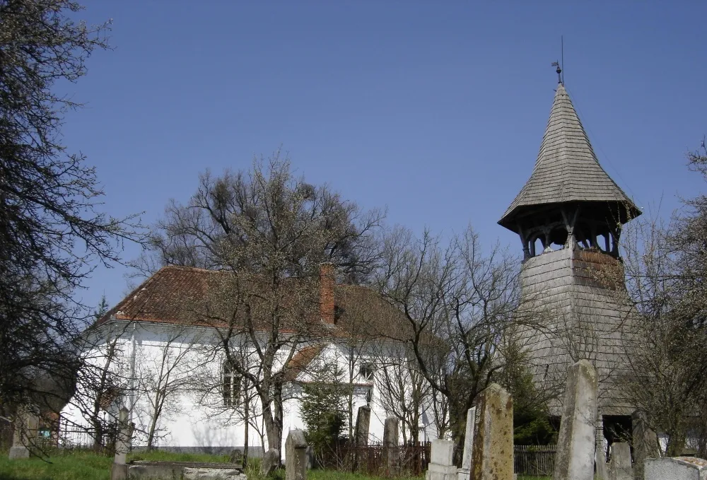 Photo showing: Calnic, Unitarian Church and wooden belfries (18th century)