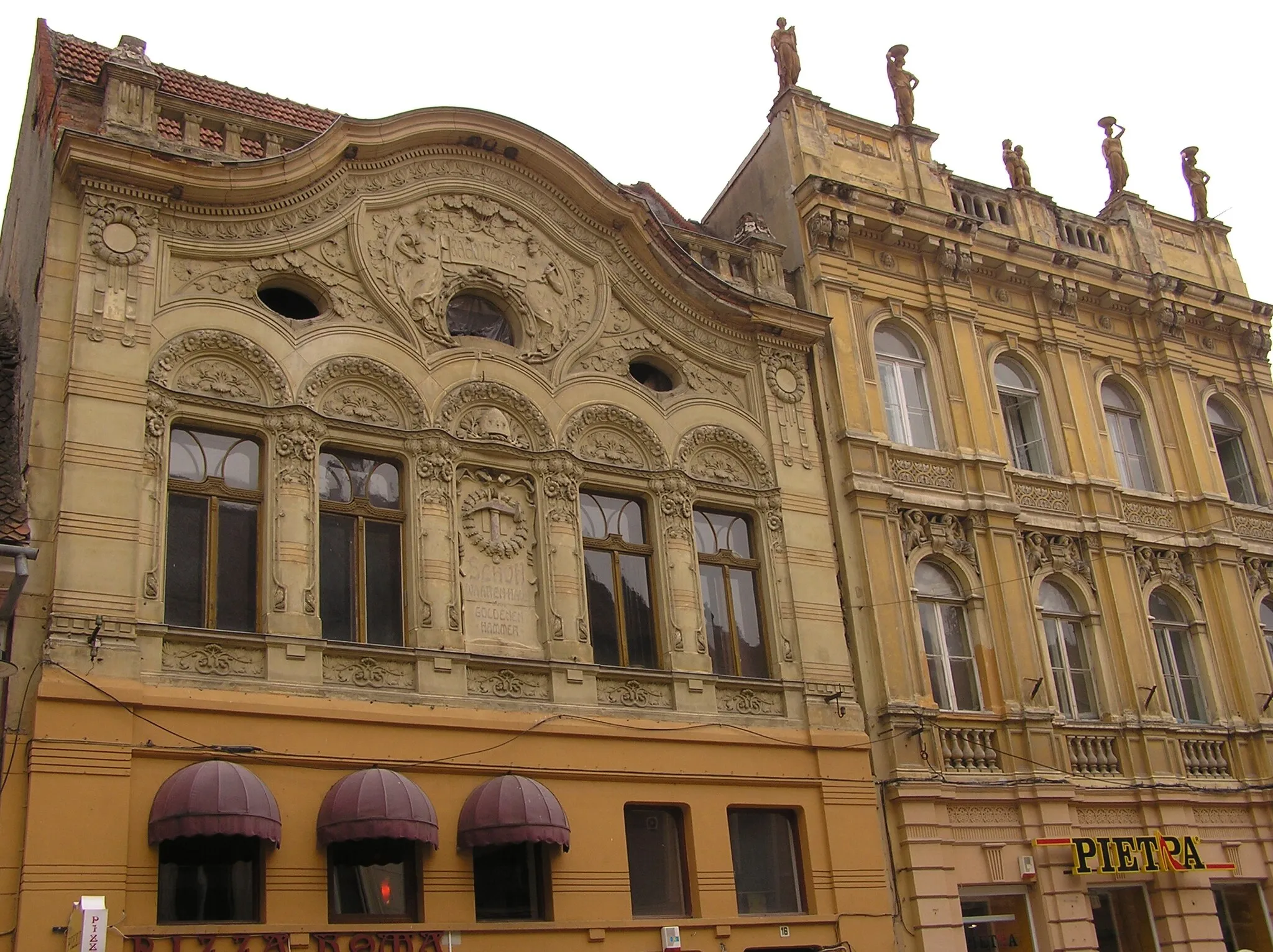 Photo showing: Hausfassade in der Strada Republicii („Purzengasse“), Brașov, Rumänien