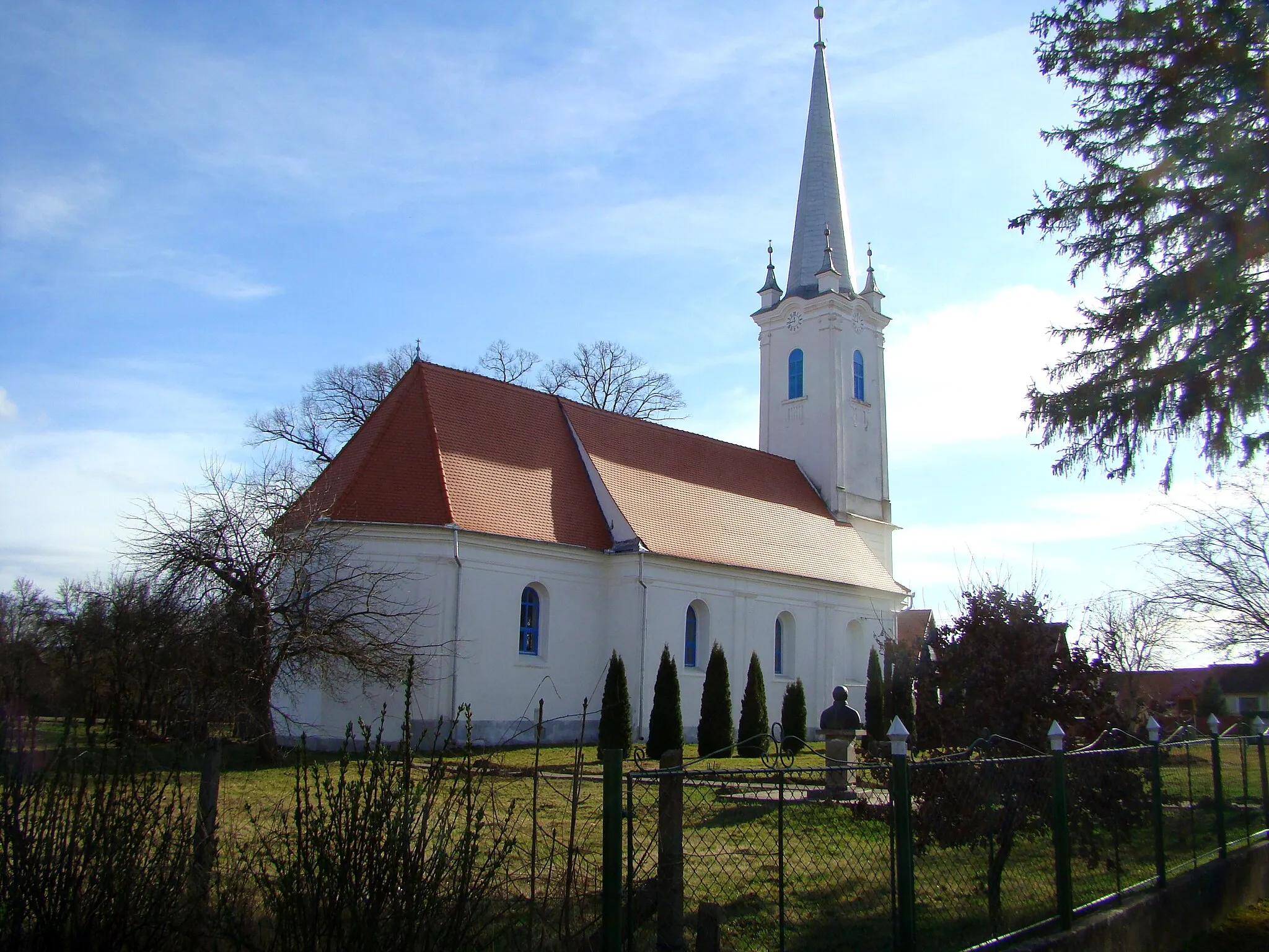 Photo showing: Reformed church in Păsăreni, Mureș County, Romania