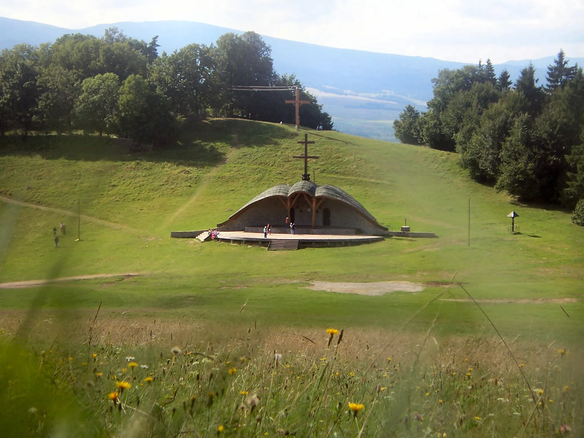 Photo showing: Three Hills Altar