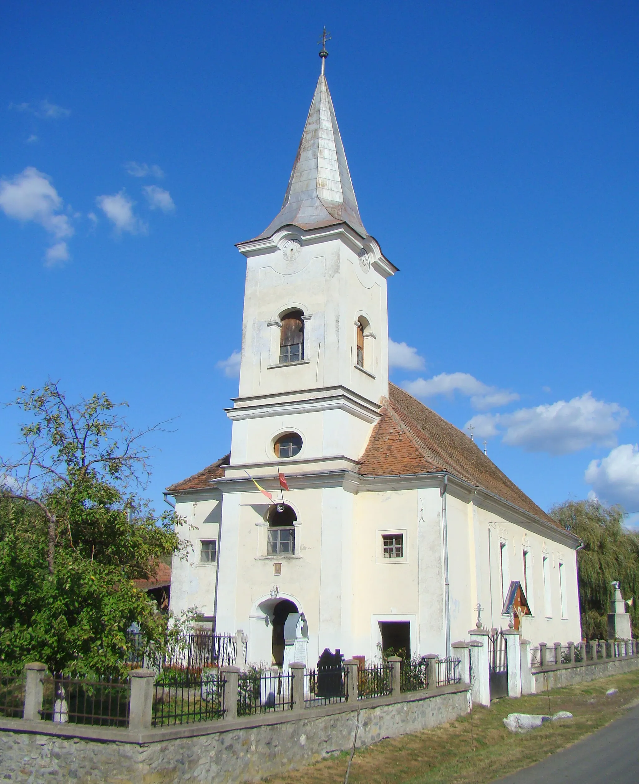 Photo showing: Saint Nicholas' church in Calbor, Brașov County, Romania