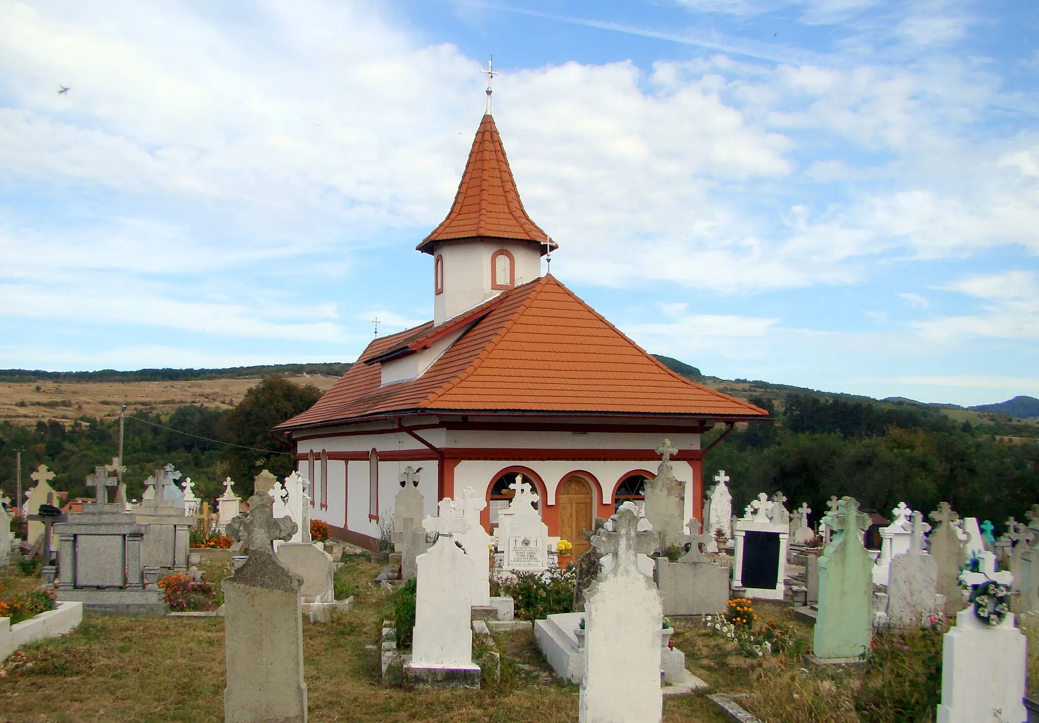Photo showing: Biserica „Sf. Arhangheli”, sat Perșani; comuna Șinca	3	1704