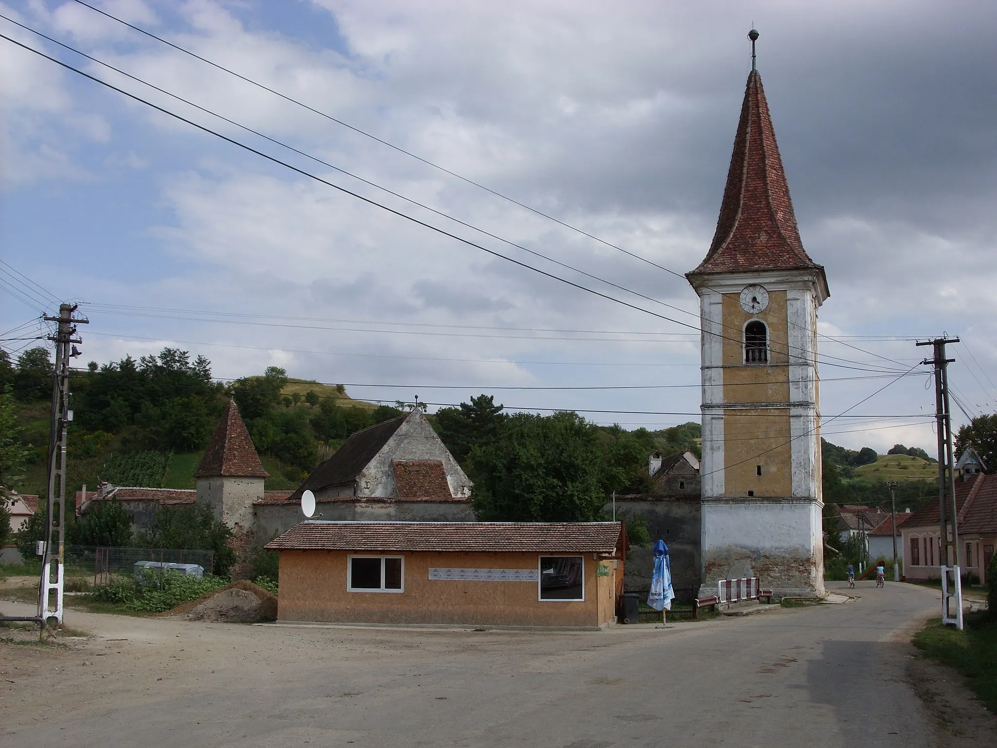 Photo showing: Saxon fortified church in Motiș (Mortesdorf), Sibiu County, Romania