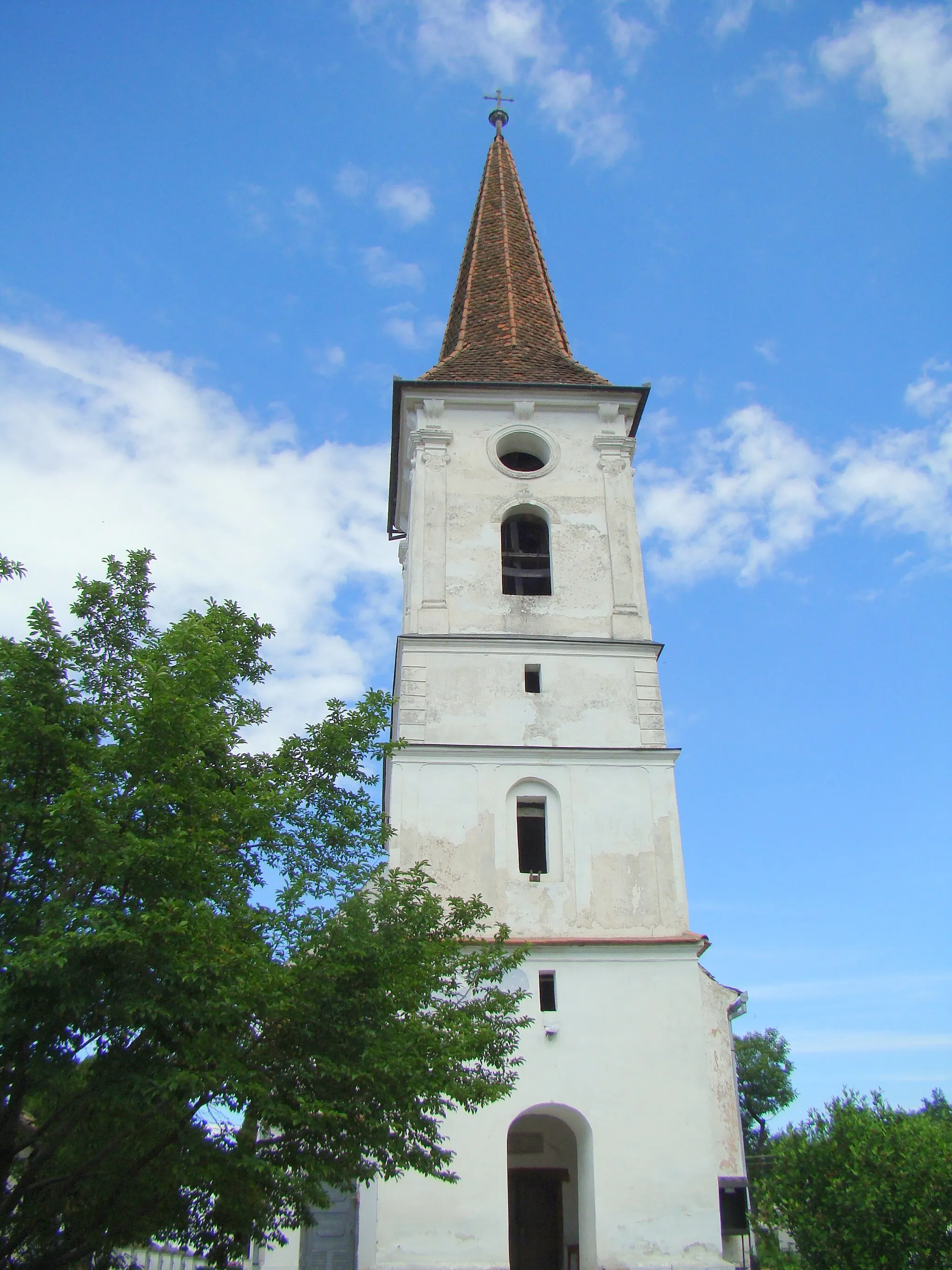 Photo showing: Biserica „Sf. Treime”, cu turnul-clopotniță, sat Sibiel; oraș Săliște