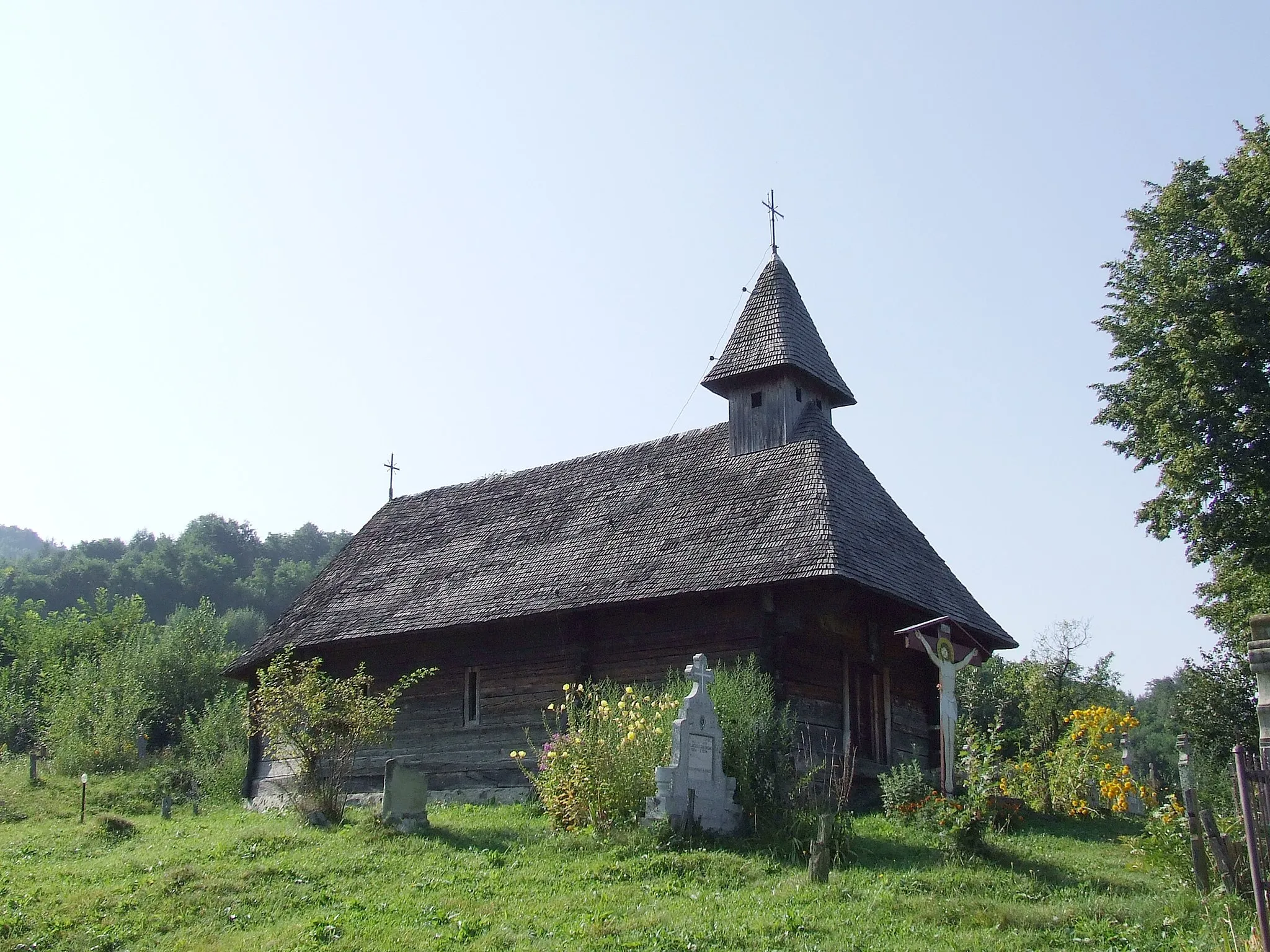 Photo showing: wooden Orthodox church in Șinca Nouă village, Romania

This is a photo of a historic monument in județul Brașov, classified with number BV-II-m-A-11825.