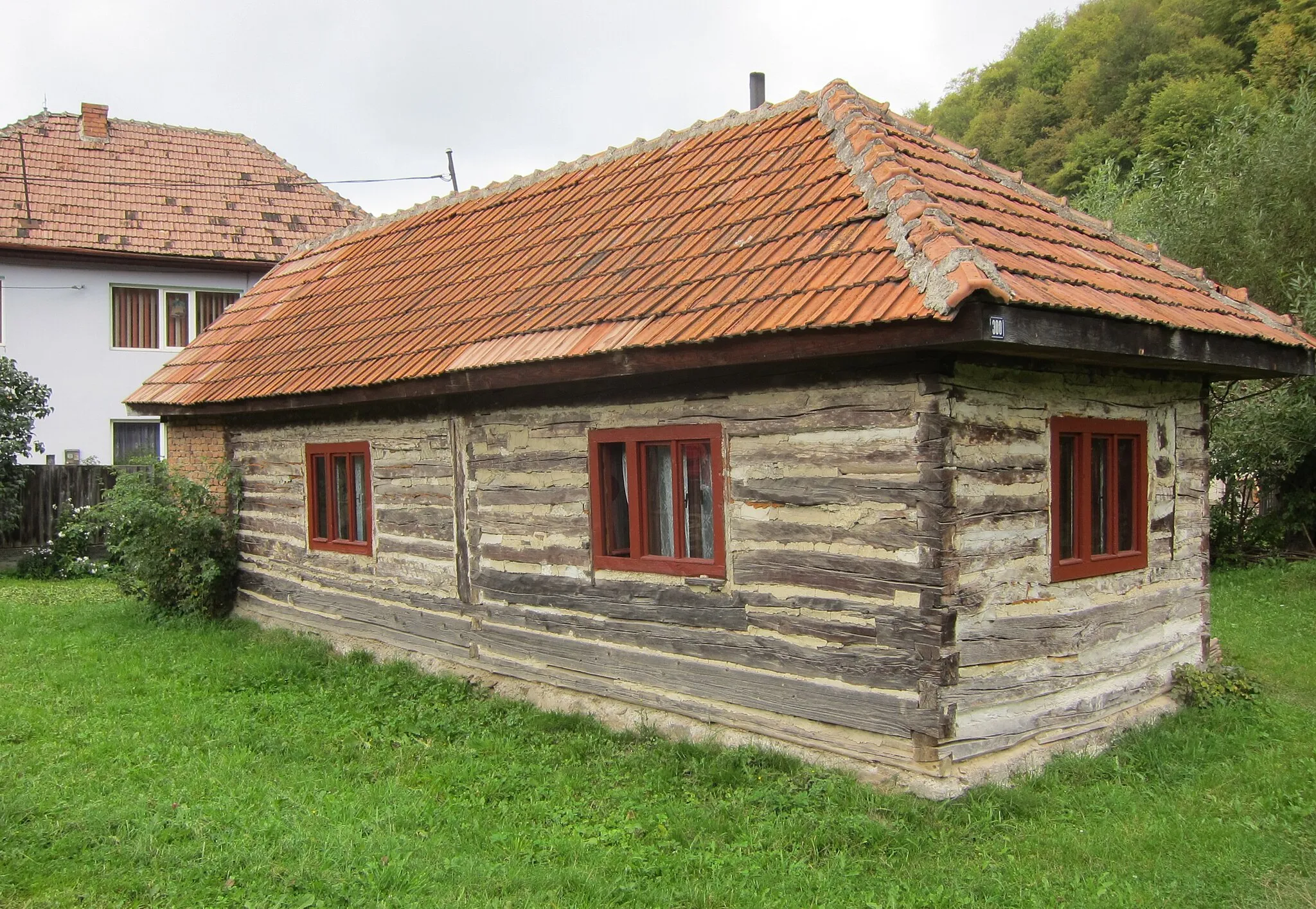 Photo showing: Log House in Poiana Mărului