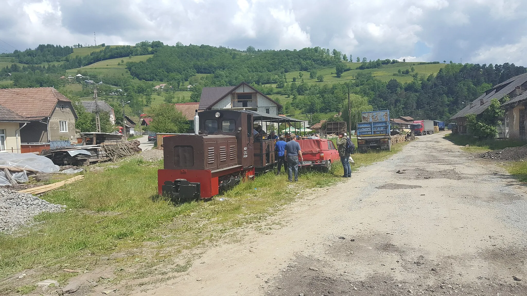 Photo showing: Tourist train at a terminus in Câmpeni, Romania