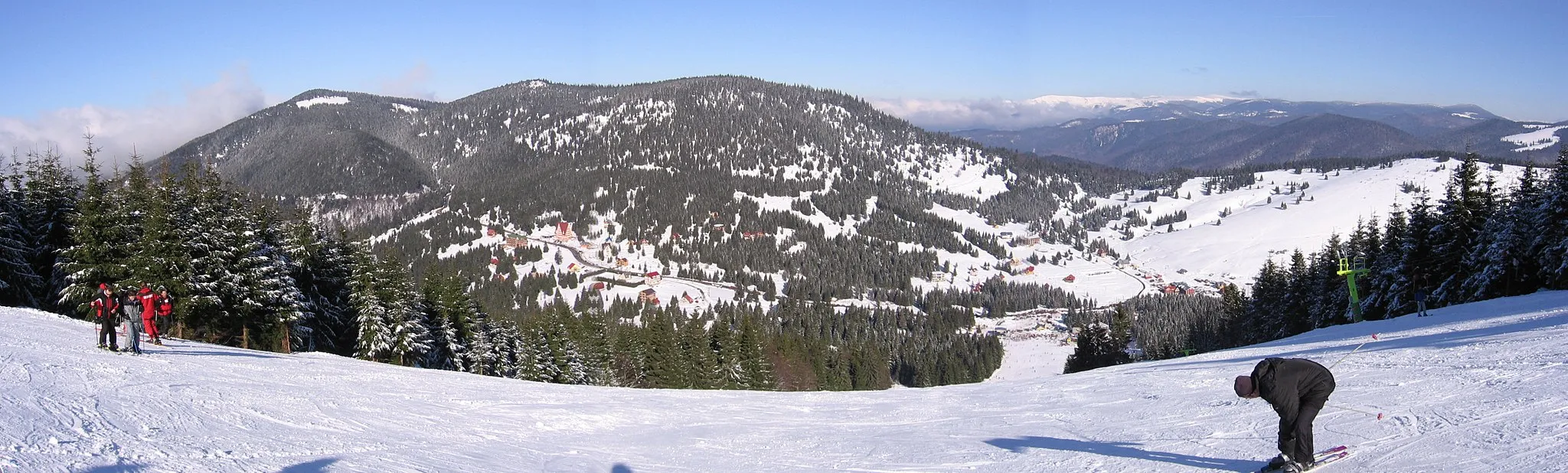 Photo showing: View from Vârtop skiresort in Arieşeni - Romania over Vârtop Pass And Bihor Mountains