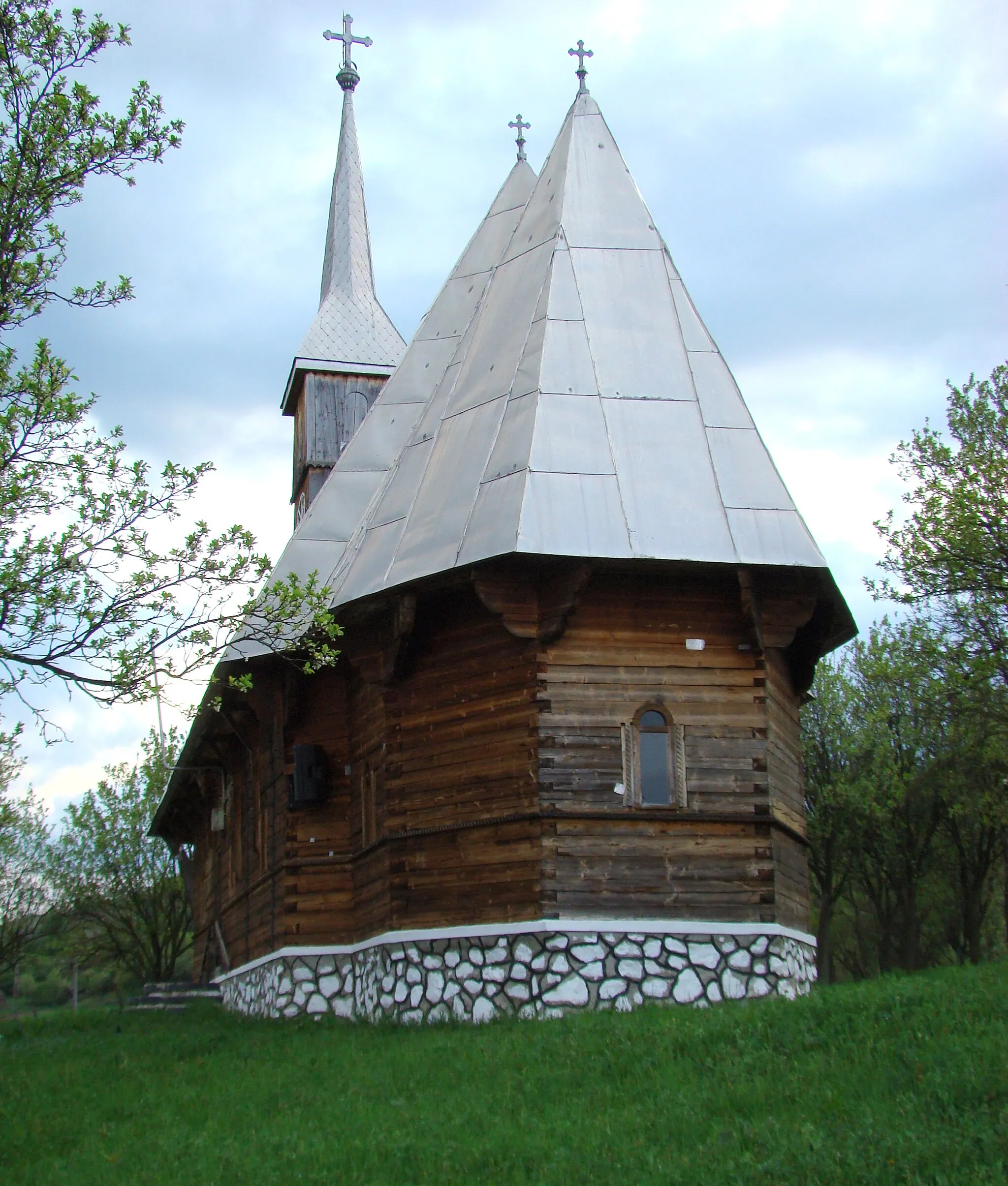 Photo showing: Biserica de lemn Sf.Nicolae Sânbenedic