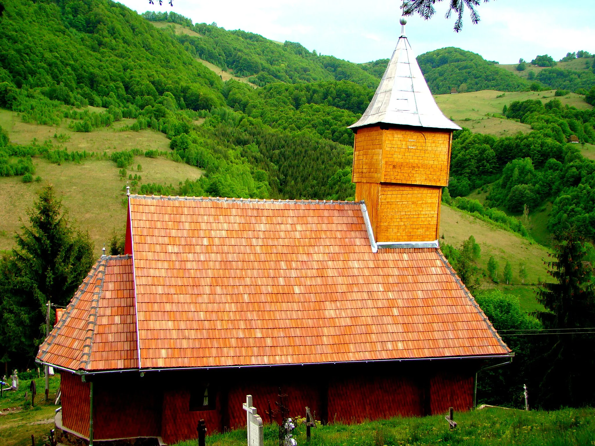 Photo showing: Biserica de lemn „Sf. Arhangheli”, sat Cojocani; comuna Mogoș	454	   1700 - 1769