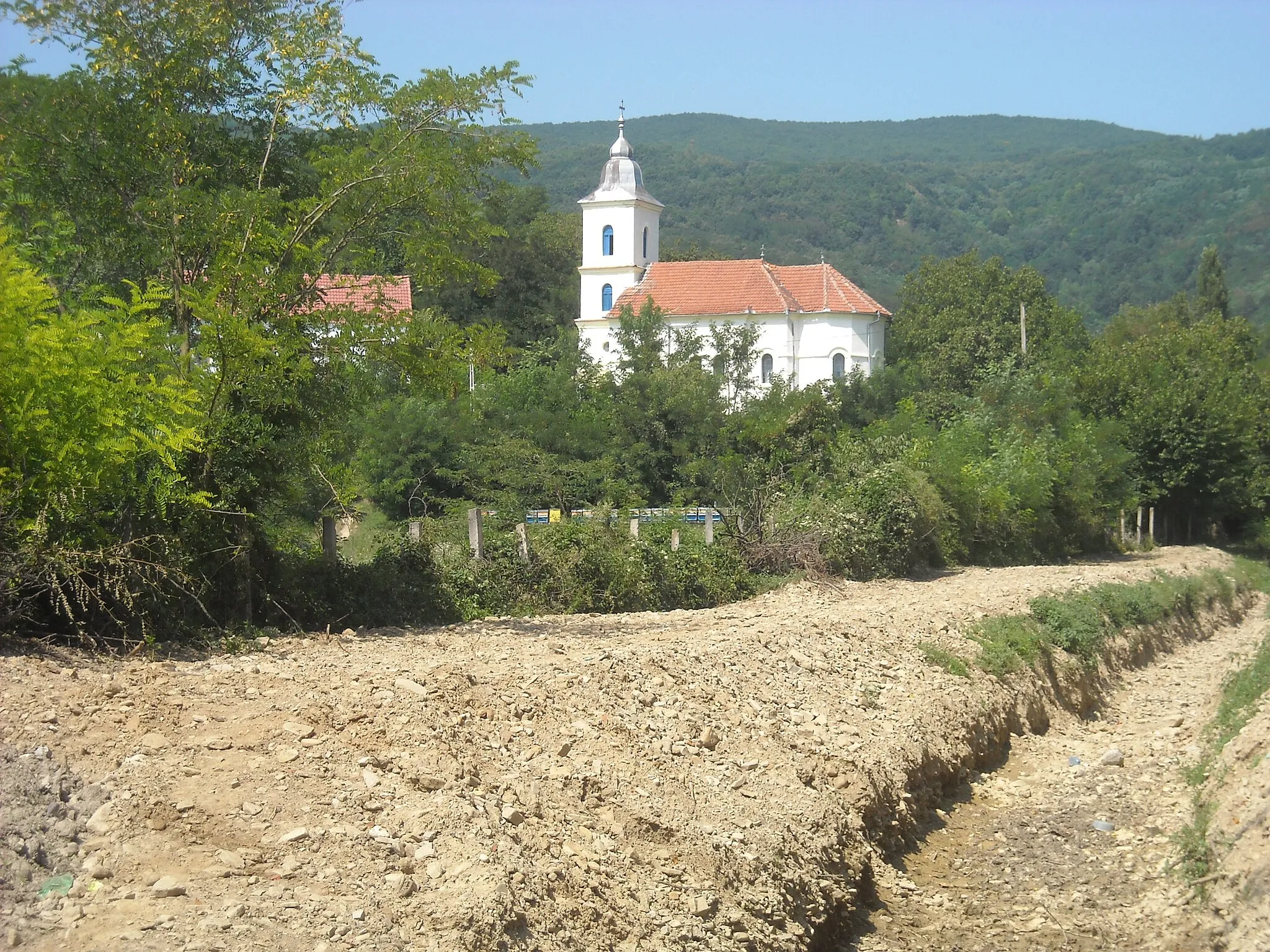 Photo showing: Orthodox church in Sărăcsău village, Romania