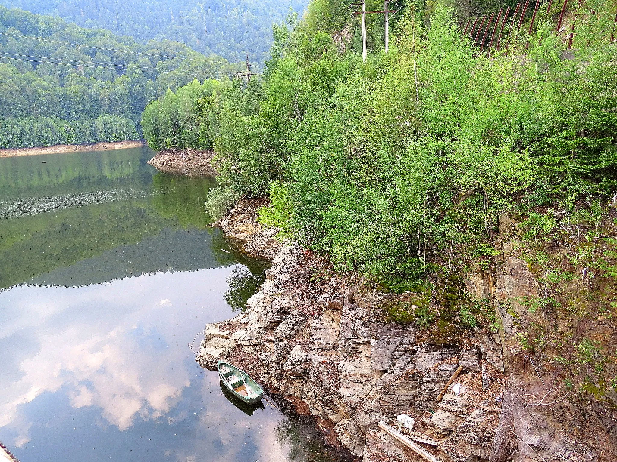 Photo showing: Lacul de acumulare Tău-Bistra, județul Alba, la confluența râului Sebeș cu râul Bistra (langa Transalpina)