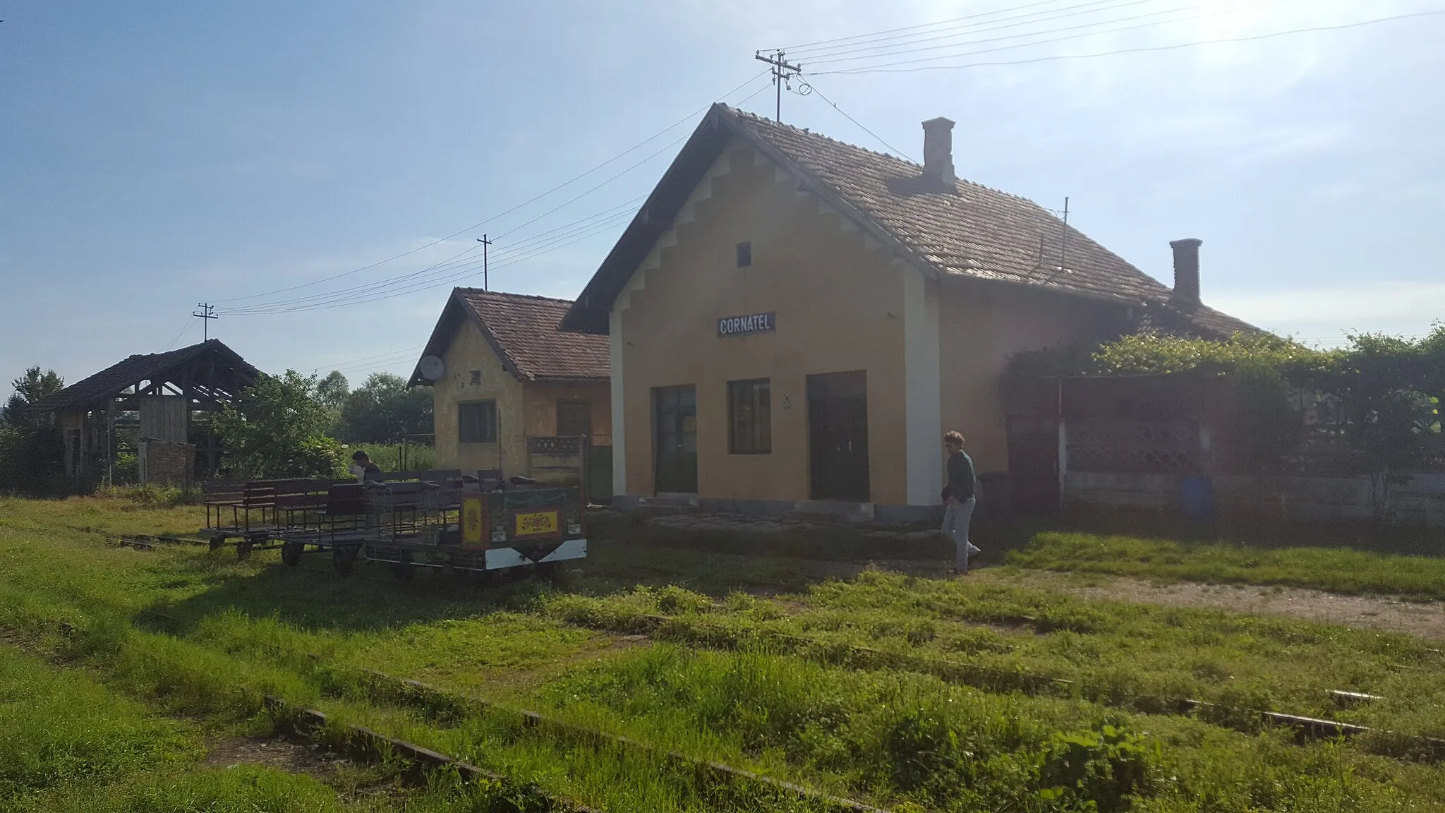 Photo showing: A former train station in Cornățel, Romania, presently a starting point for tourist draisine rides.
