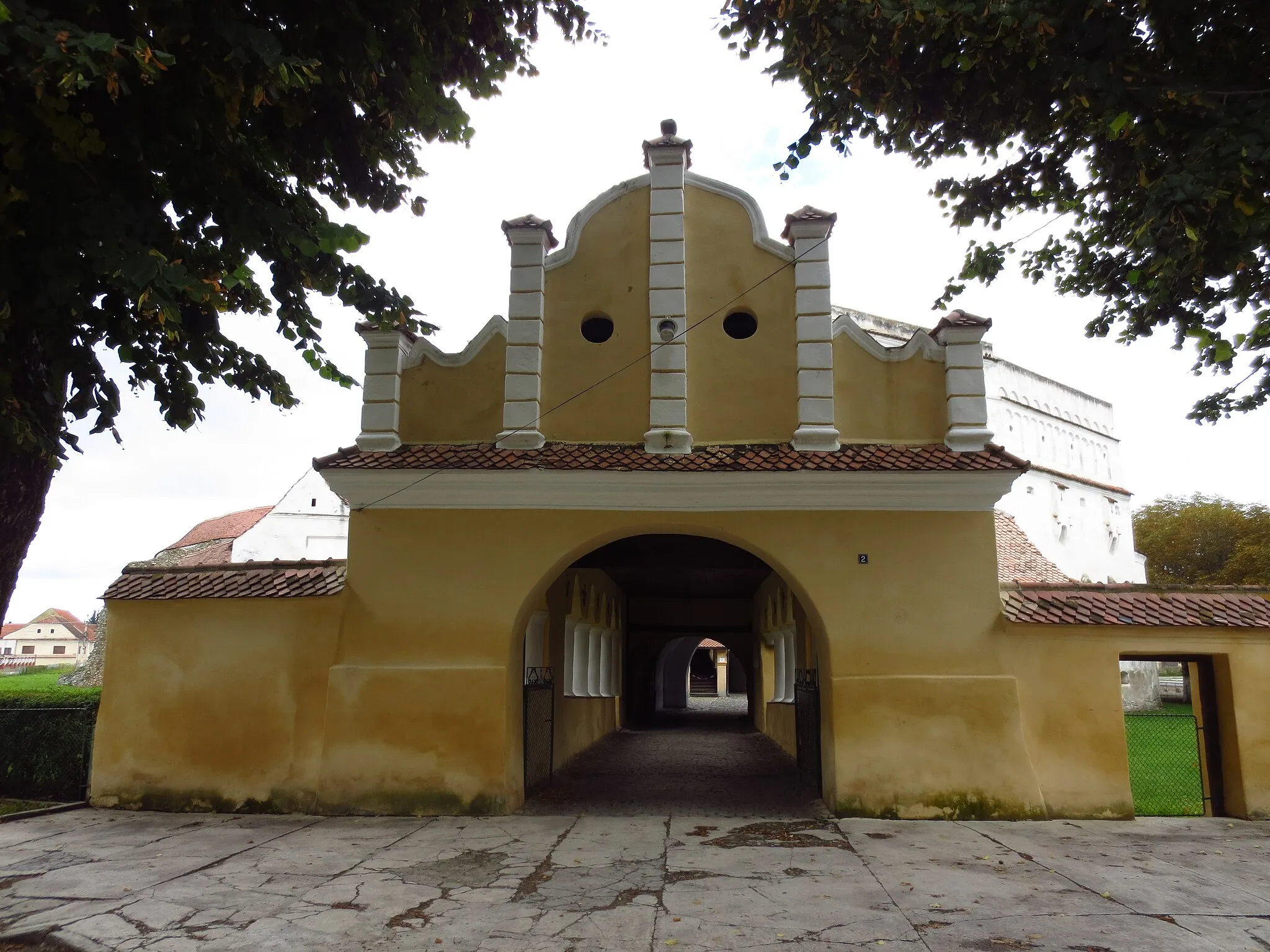 Photo showing: Entrance to the fortified church of Prejmer (German Tartlau, Hungarian Prázsmár) in Brașov County, Transylvania, Romania.