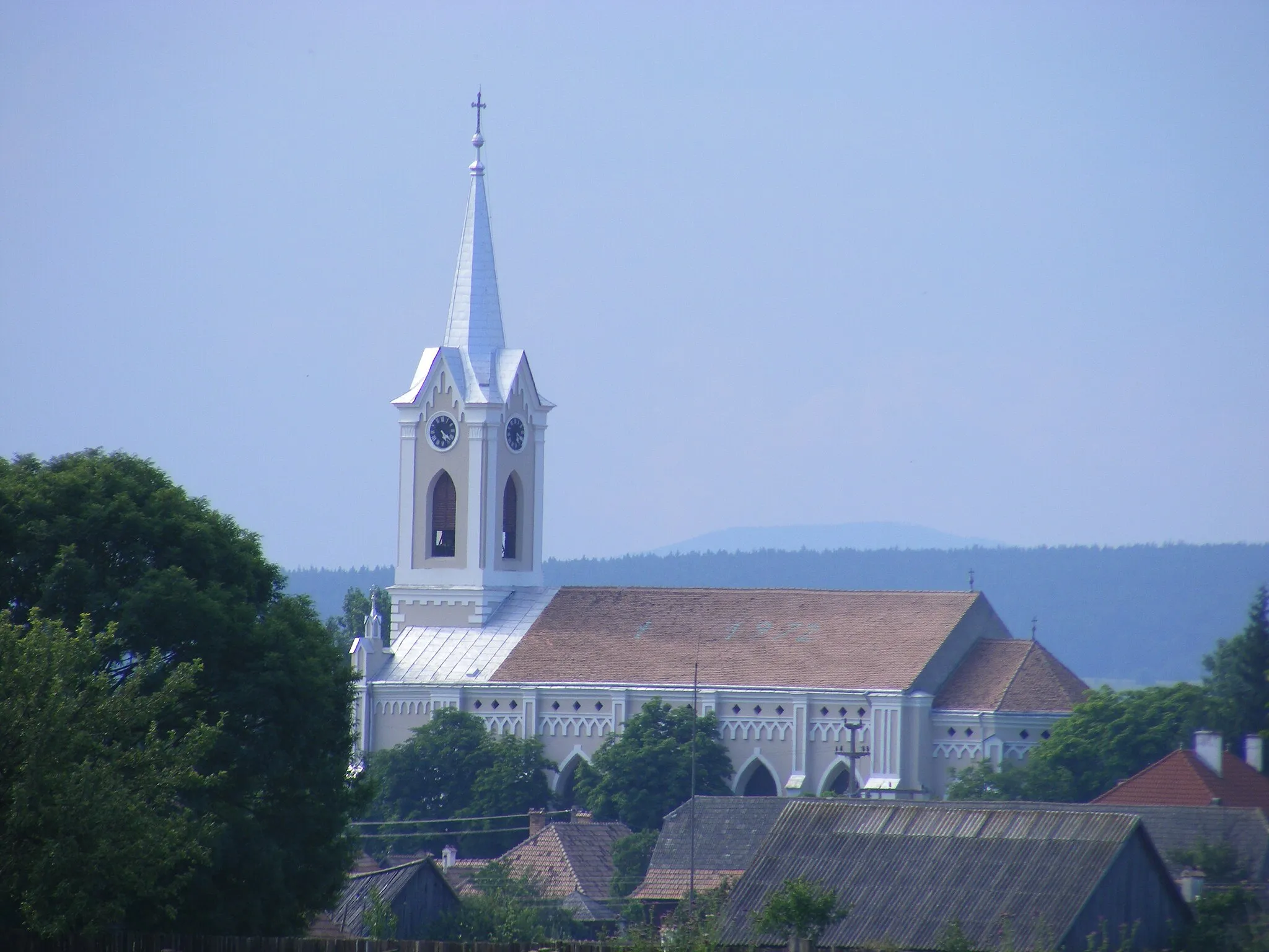 Photo showing: The Saint László Roman-catholic church in Csíkszépvíz, Transylvania.