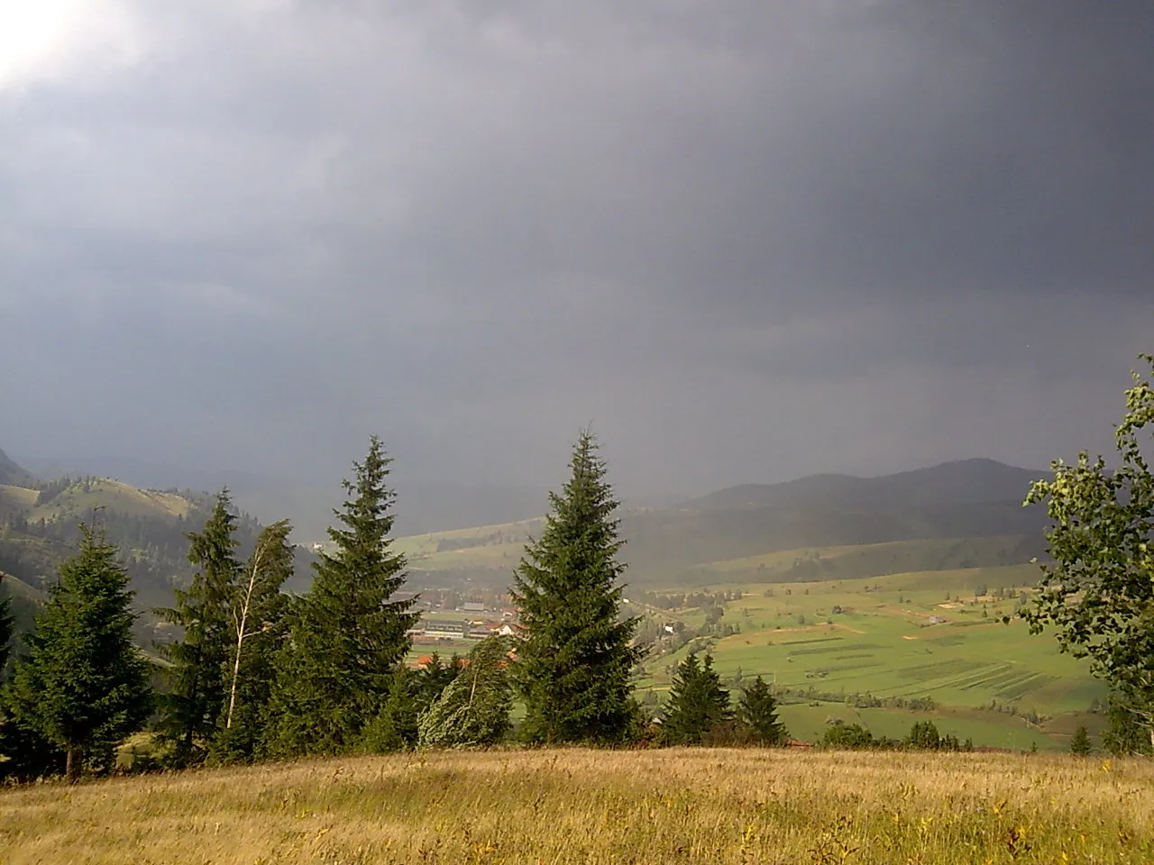 Photo showing: Gyimesfelsőlok (Lunca de Sus) Landscape from the Őrhegy (Guardhill)