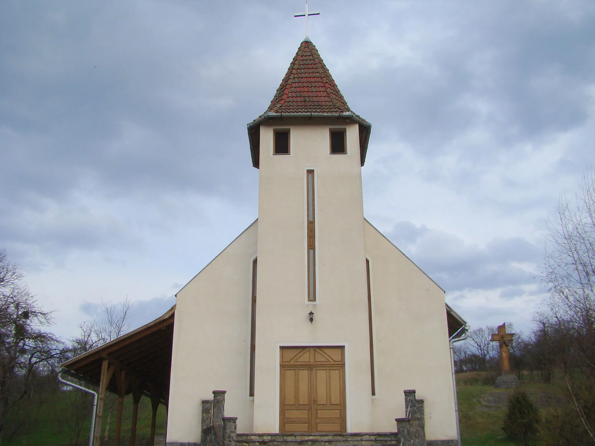 Photo showing: Roman Catholic church in Bulgăreni, Harghita County, Romania