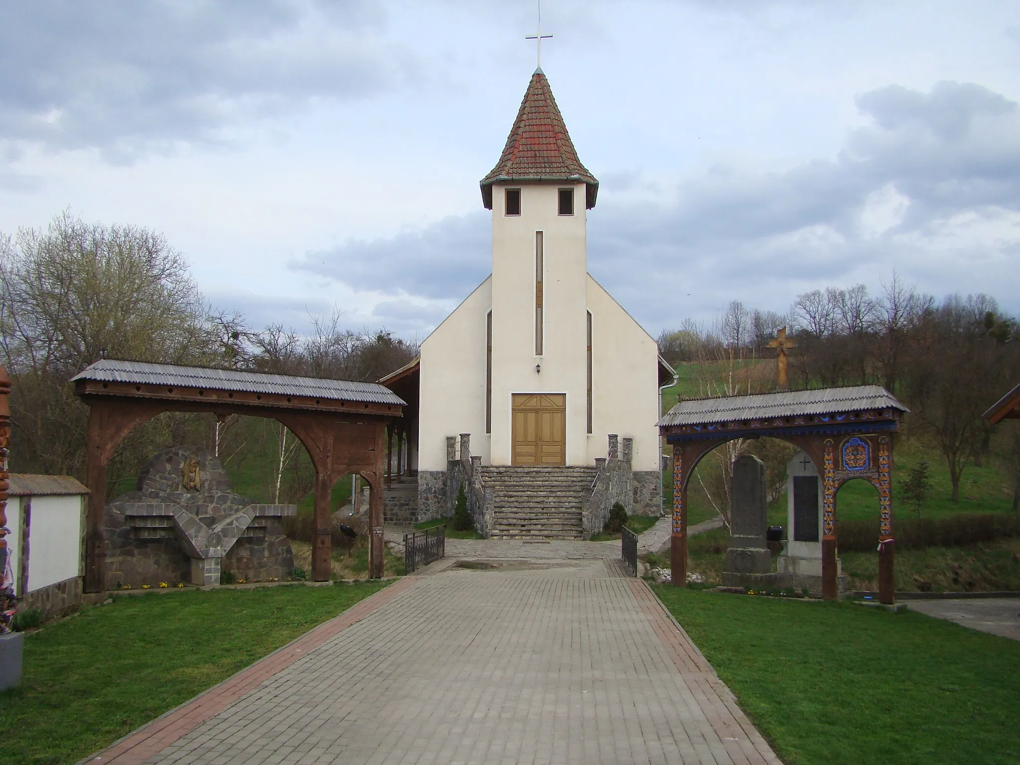 Photo showing: Roman Catholic church in Bulgăreni, Harghita County, Romania