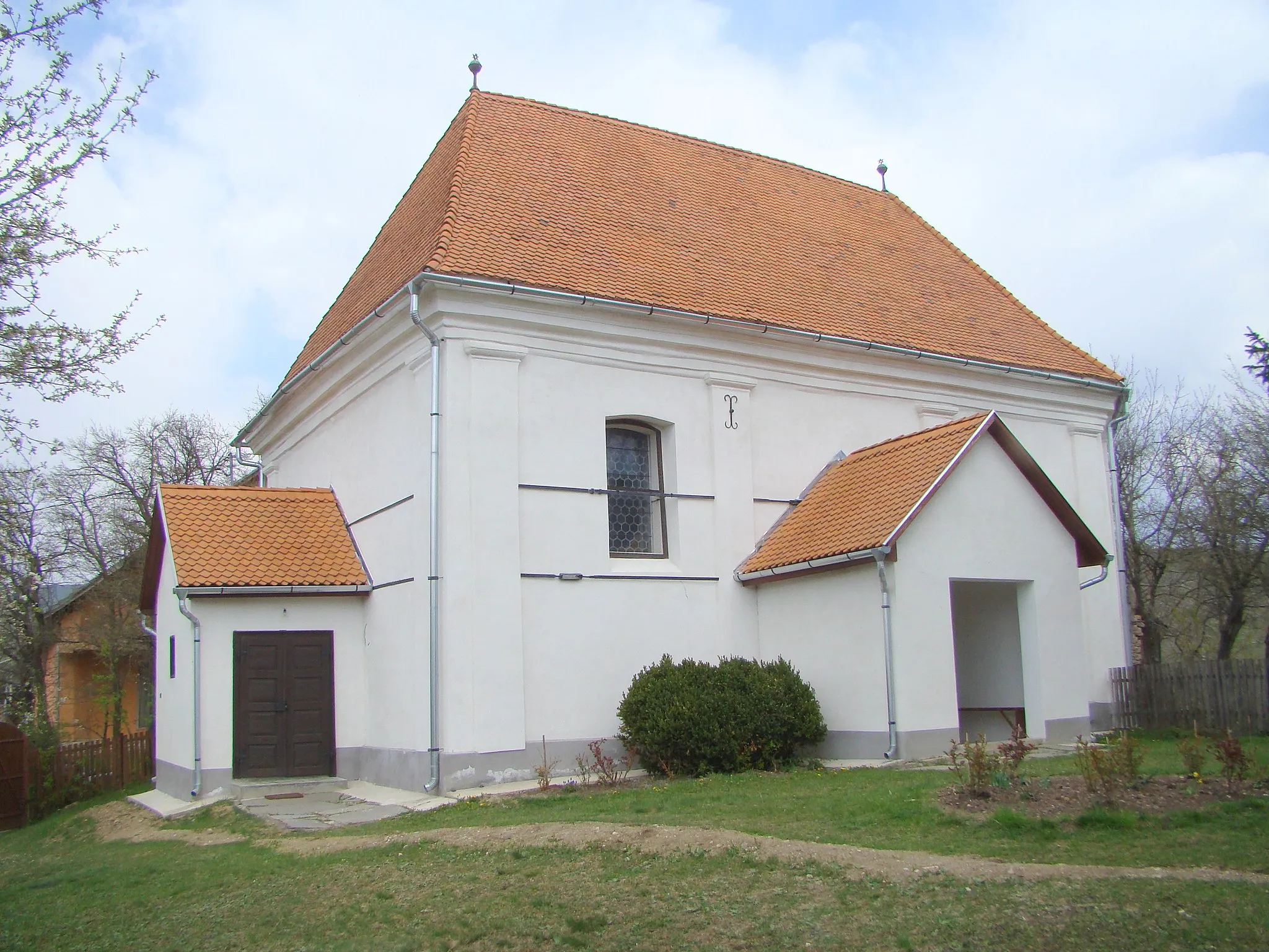 Photo showing: Reformed church in Păltiniș, Harghita county, Romania