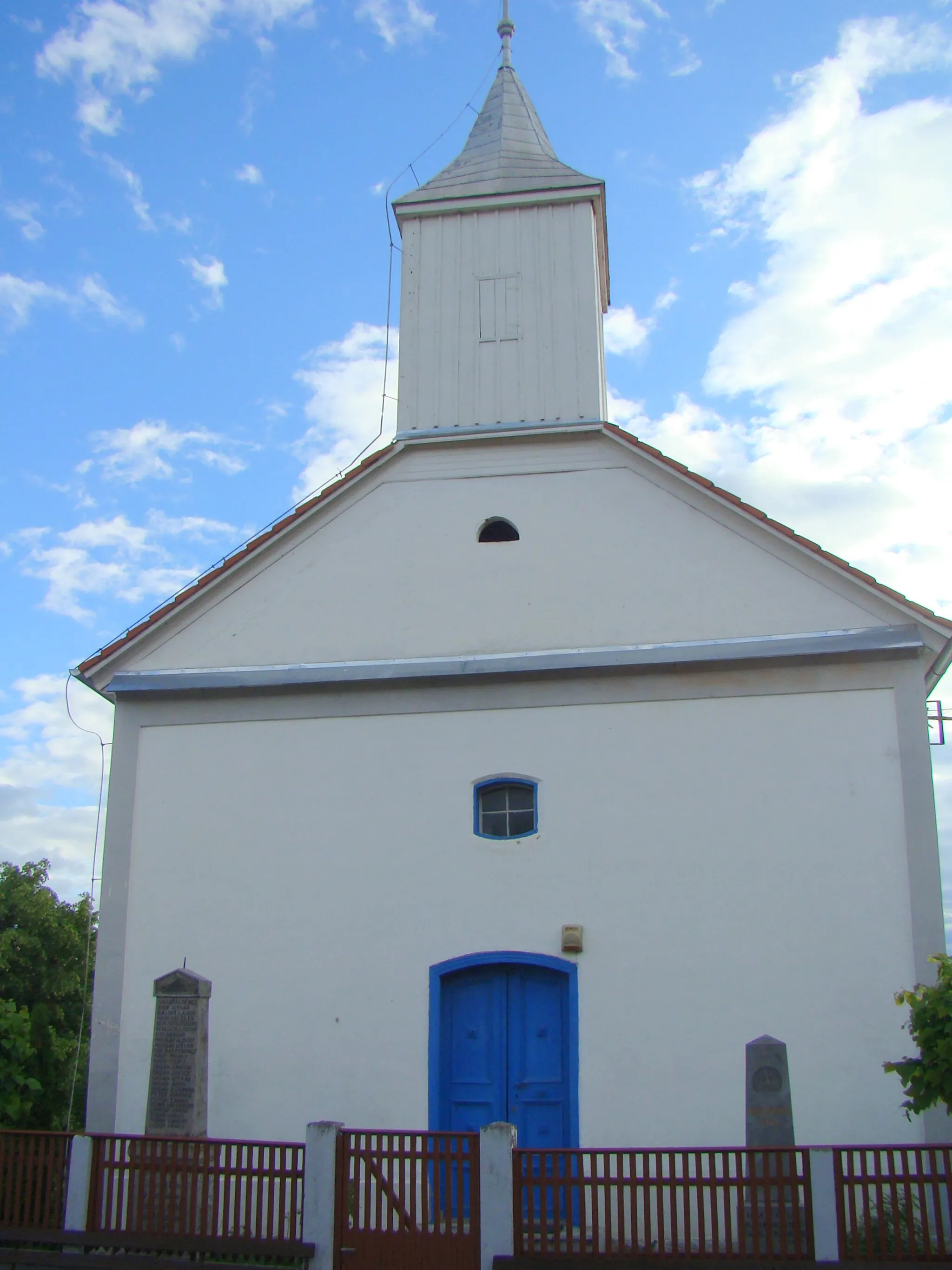 Photo showing: Refomed church in Nicolești (Ulieș), Harghita County, Romania