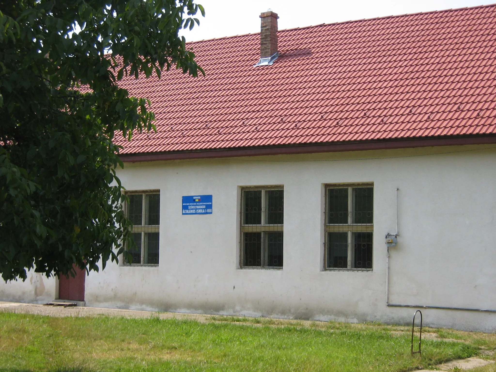 Photo showing: School in Székelykakasd