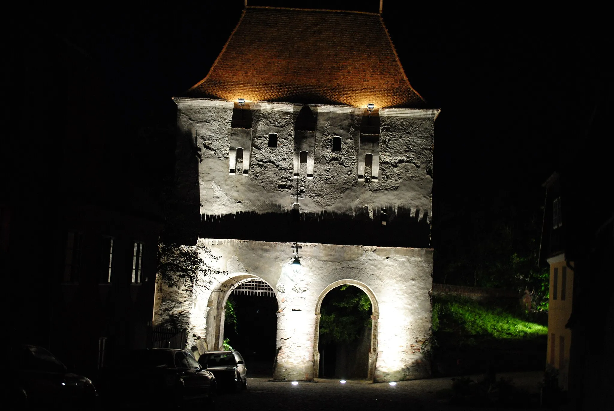 Photo showing: Sighisoara tower by night