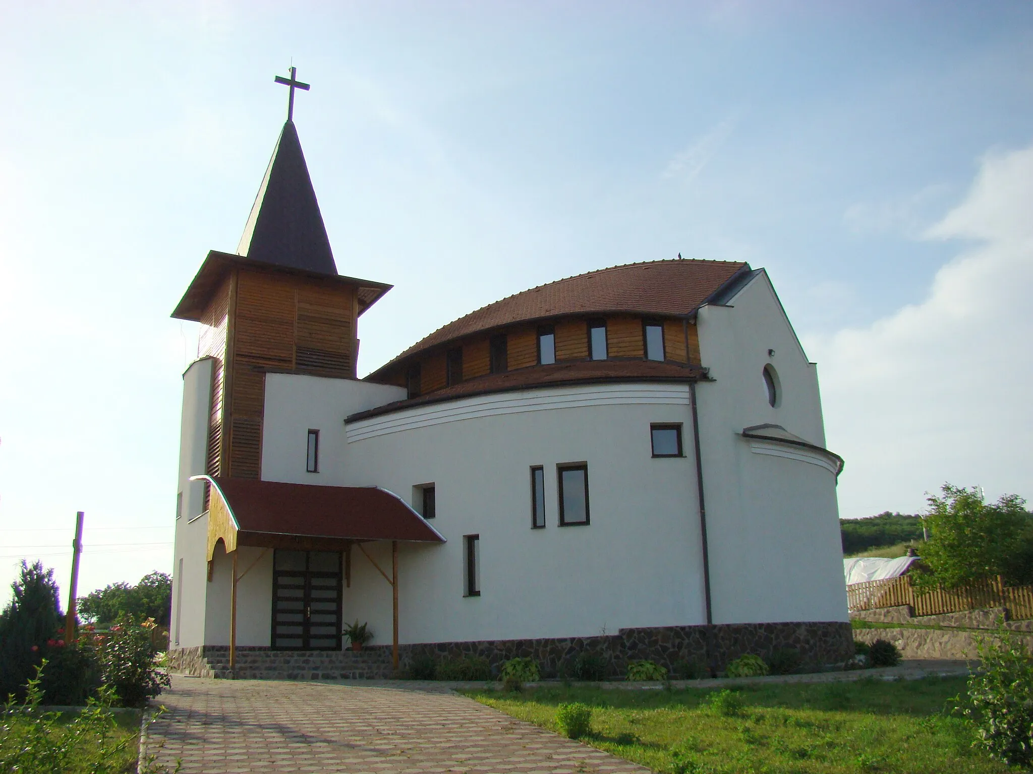 Photo showing: The roman-catholic church in Roșiori, Mureș county, Romania