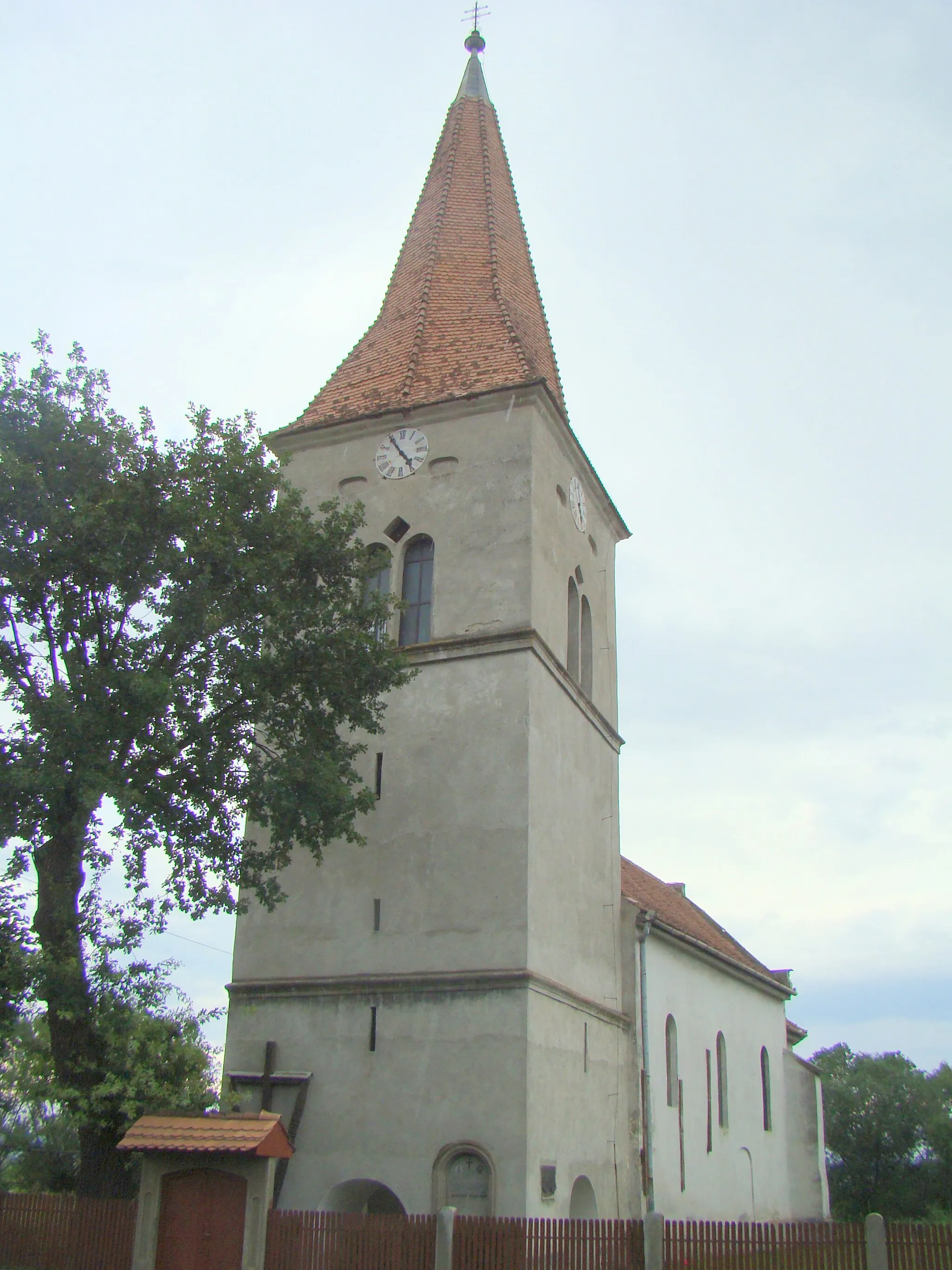 Photo showing: Roman Catholic church in Apalina, Mureș county, Romania